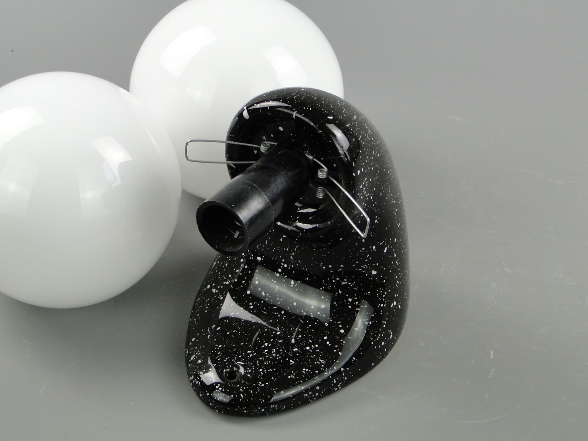 Kinkiet Space Age, ceramika czarna, Polska, lata 70. - 2060