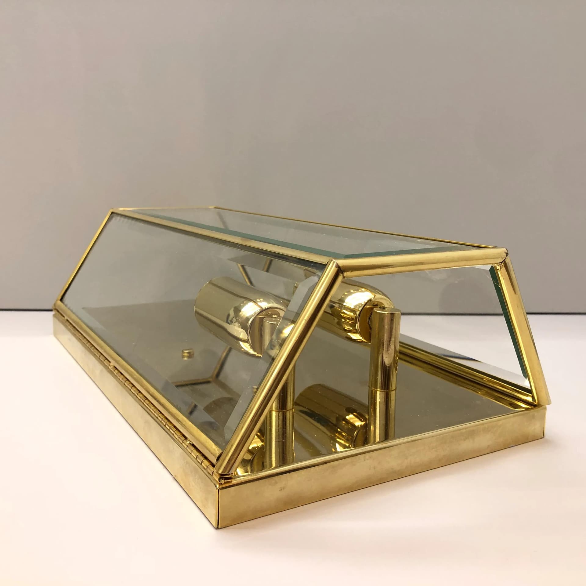 Kinkiet Art Deco, mosiądz złoty, szkło, IL Fanale, Włochy, lata 90. - 20056