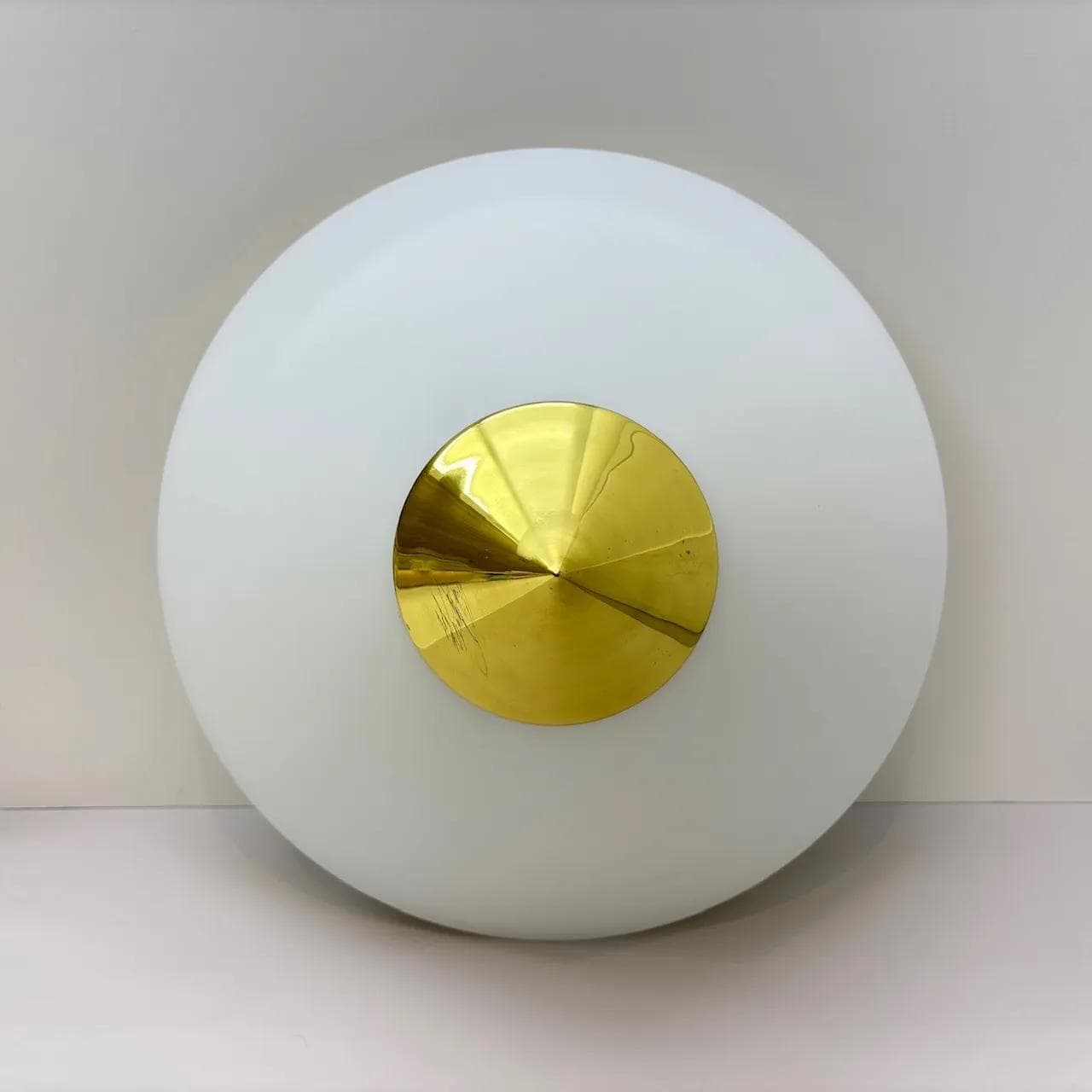 Plafon, szkło opalowe białe, mosiądz złoty, Glashutte Limburg, Niemcy, lata 70. - 20238