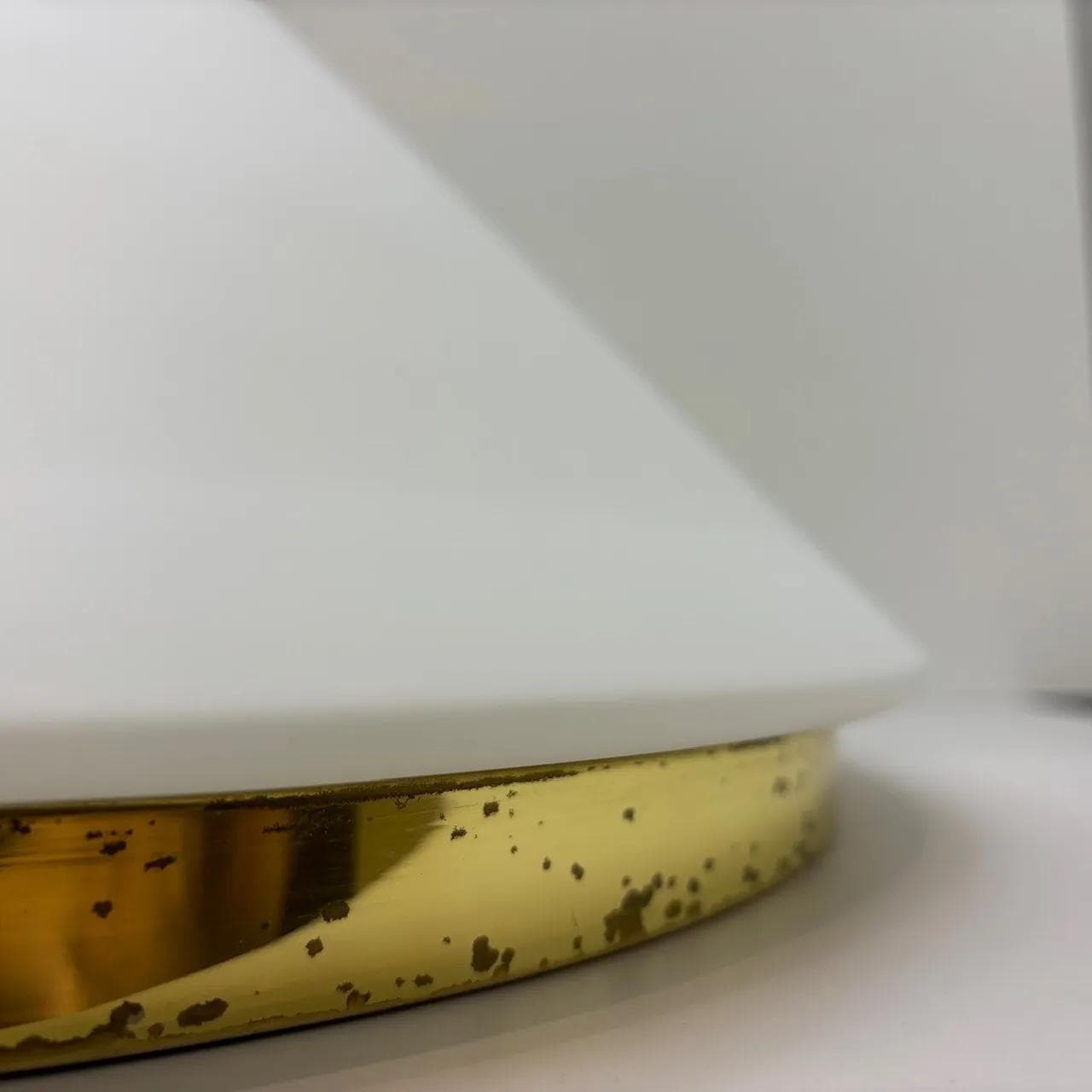 Plafon, szkło opalowe białe, mosiądz złoty, Glashutte Limburg, Niemcy, lata 70. - 20234