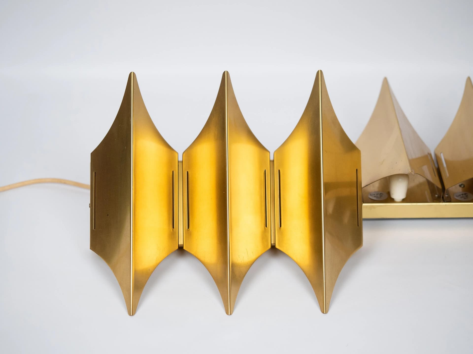 Mosiężne kinkiety Gothic 3, para, proj. B. Karlby dla Lyfa, Dania, lata 60. - 20576