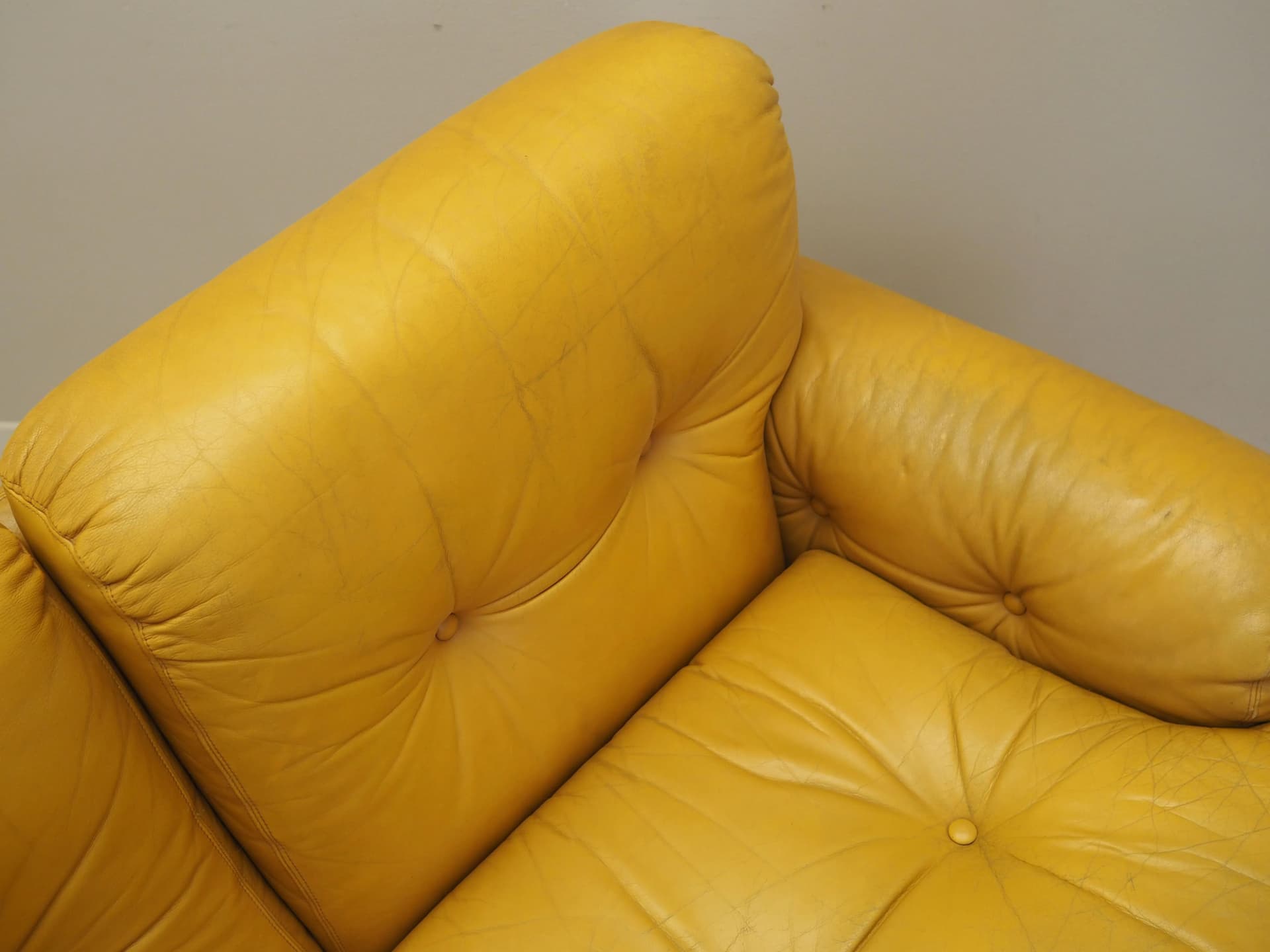 Sofa, skóra żółta, proj. T. Scarpa, B&B Italia, Włochy, lata 60. - 20910