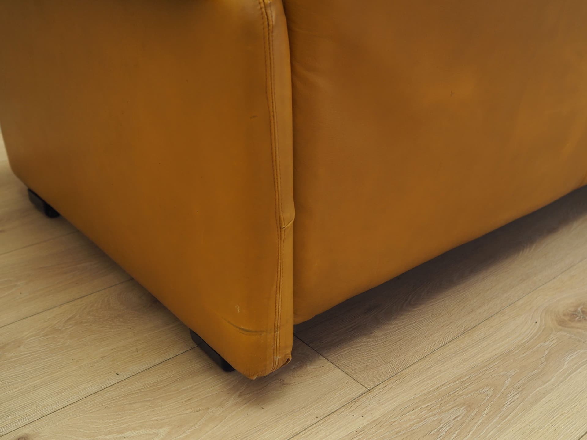 Sofa, skóra żółta, proj. T. Scarpa, B&B Italia, Włochy, lata 60. - 73579