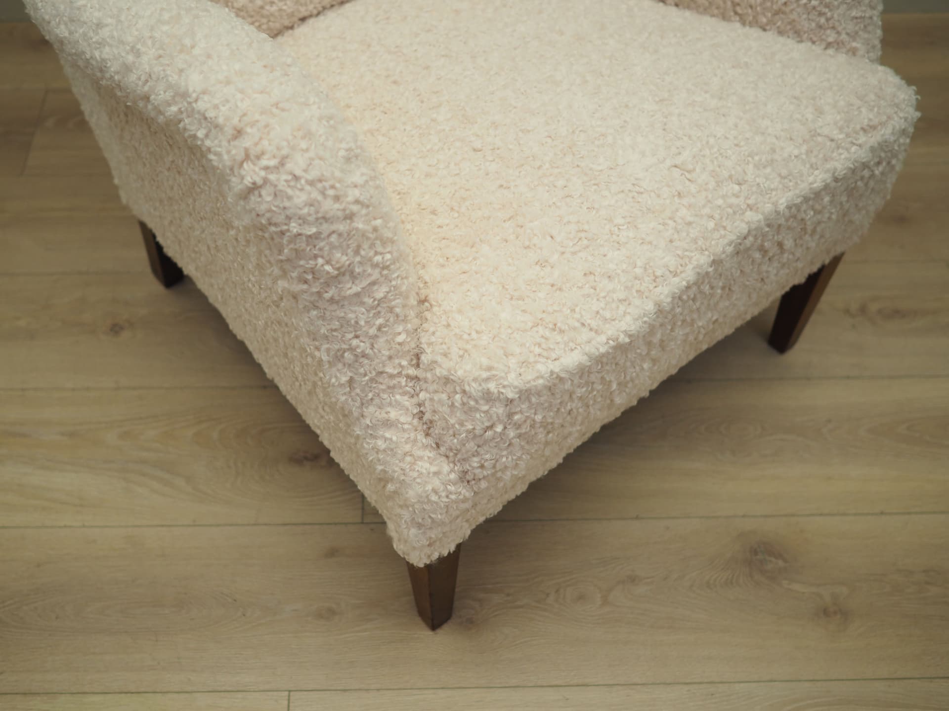 Lounge armchair, ivory white, beech, Denmark, 1960s. - 73568