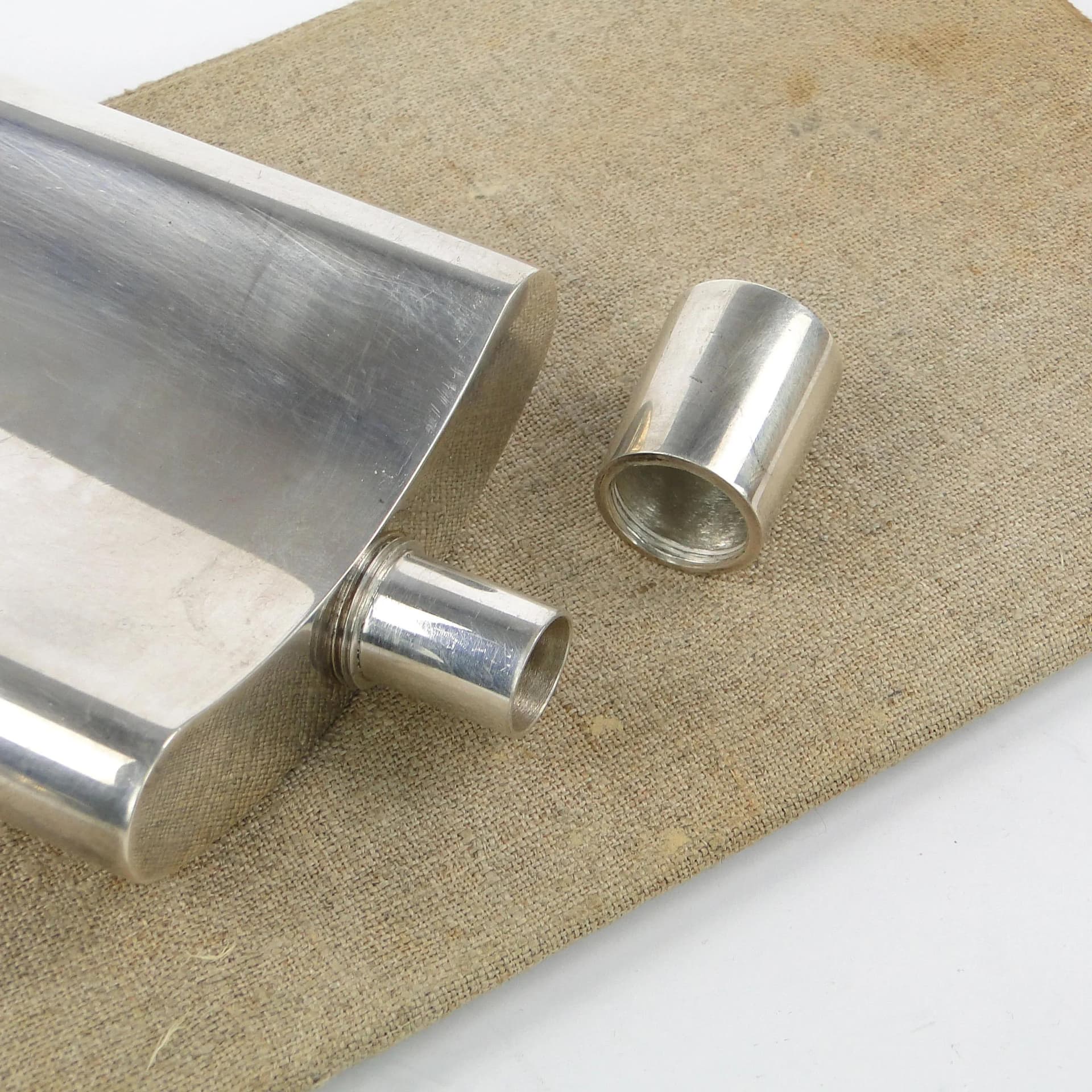 Piersiówka, srebro, proj. T. R. Stajszczak, Polska, lata 80. - 20950