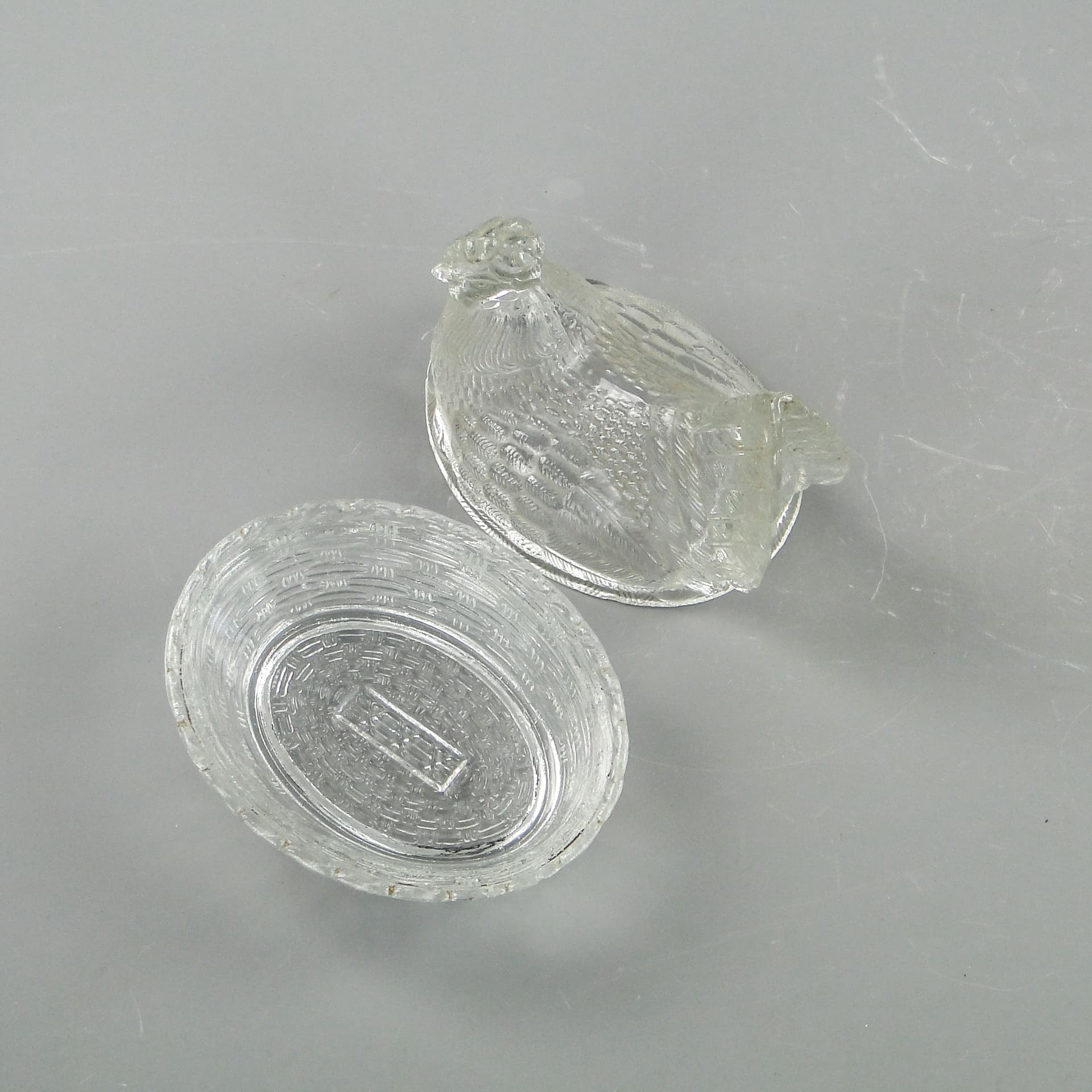 Bomboniera kura, szkło transparent, Ząbkowice, Polska, lata 70. - 2210