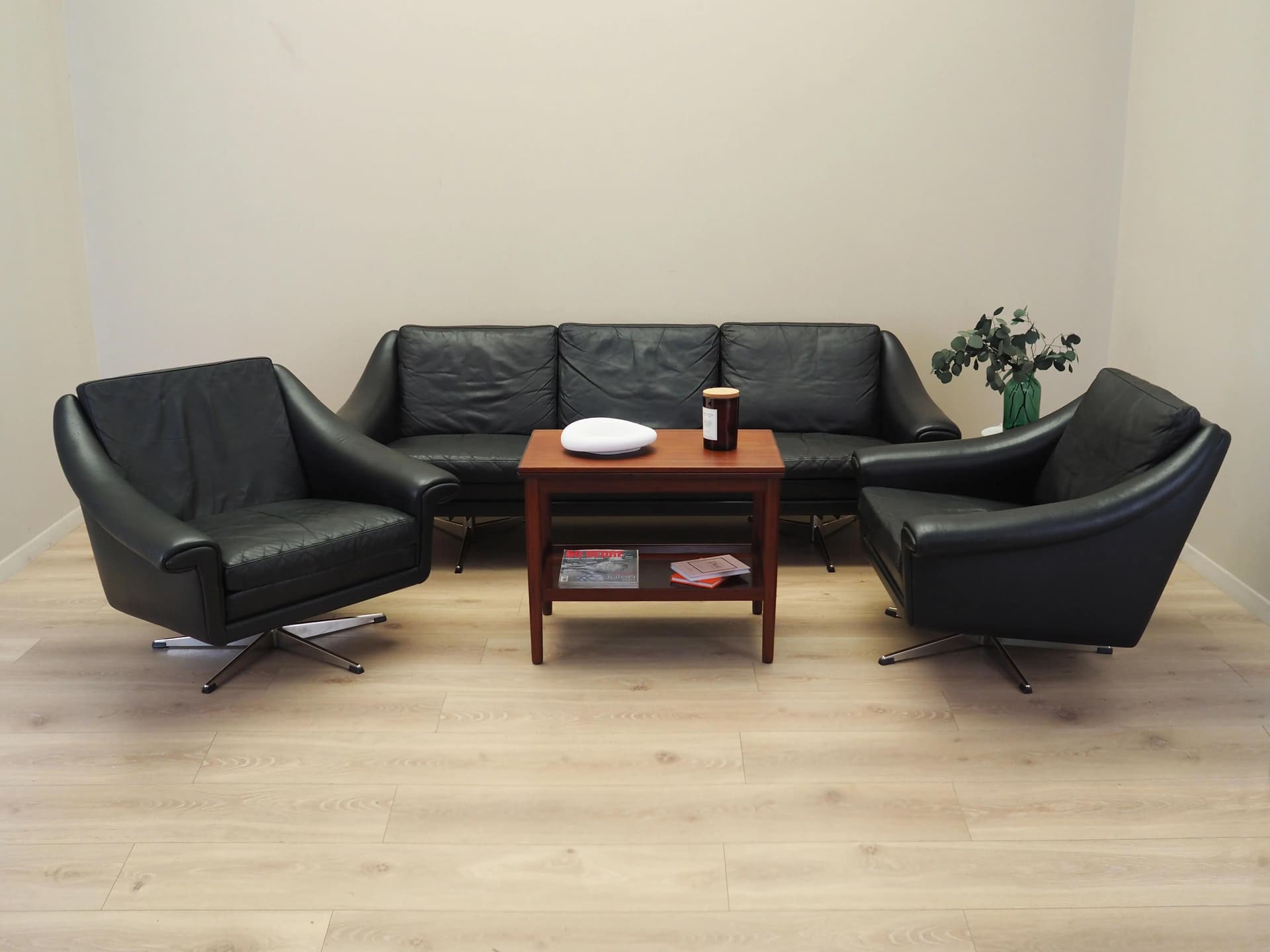 Fotel obrotowy, skóra naturalna czarna, metal, proj. A. Christiansen, Dania, lata 60. - 21348