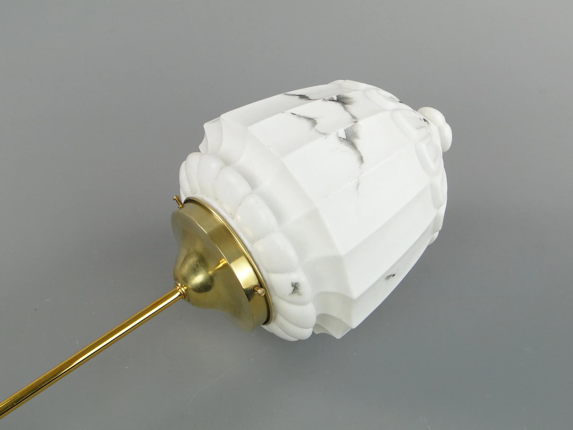 Lampa wisząca Art déco, szkło ivory white, mosiądz, Polska, lata 20. - 21600