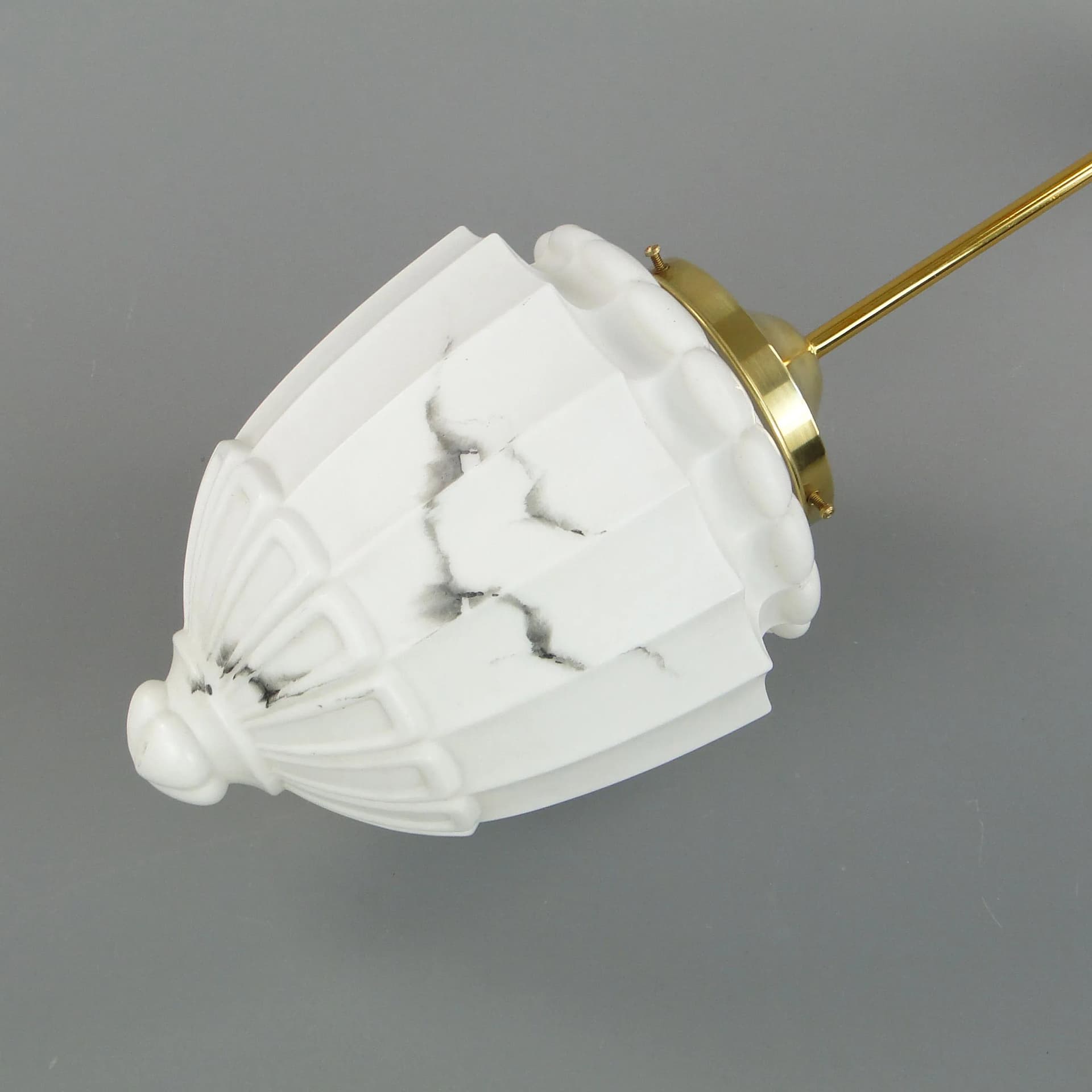 Lampa wisząca Art déco, szkło ivory white, mosiądz, Polska, lata 20. - 21599