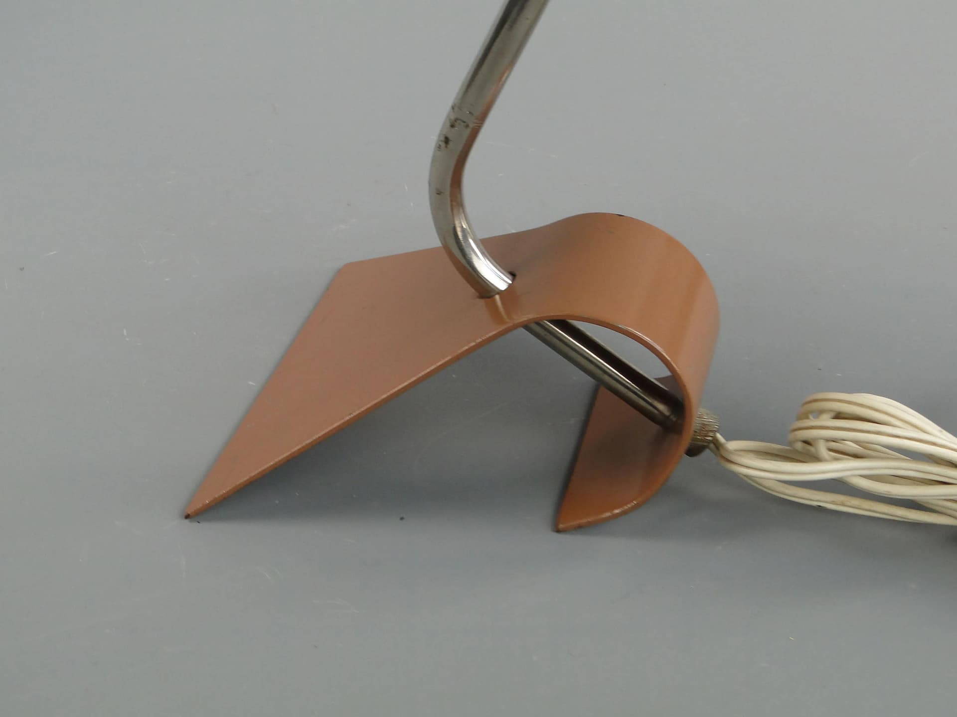 Desk lamp Pop Art, ivory white metal, by A. Gałecki, Poland, 1960s. - 21869