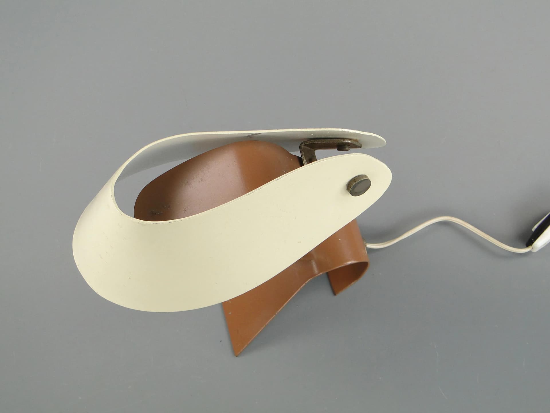 Desk lamp Pop Art, ivory white metal, by A. Gałecki, Poland, 1960s. - 21874