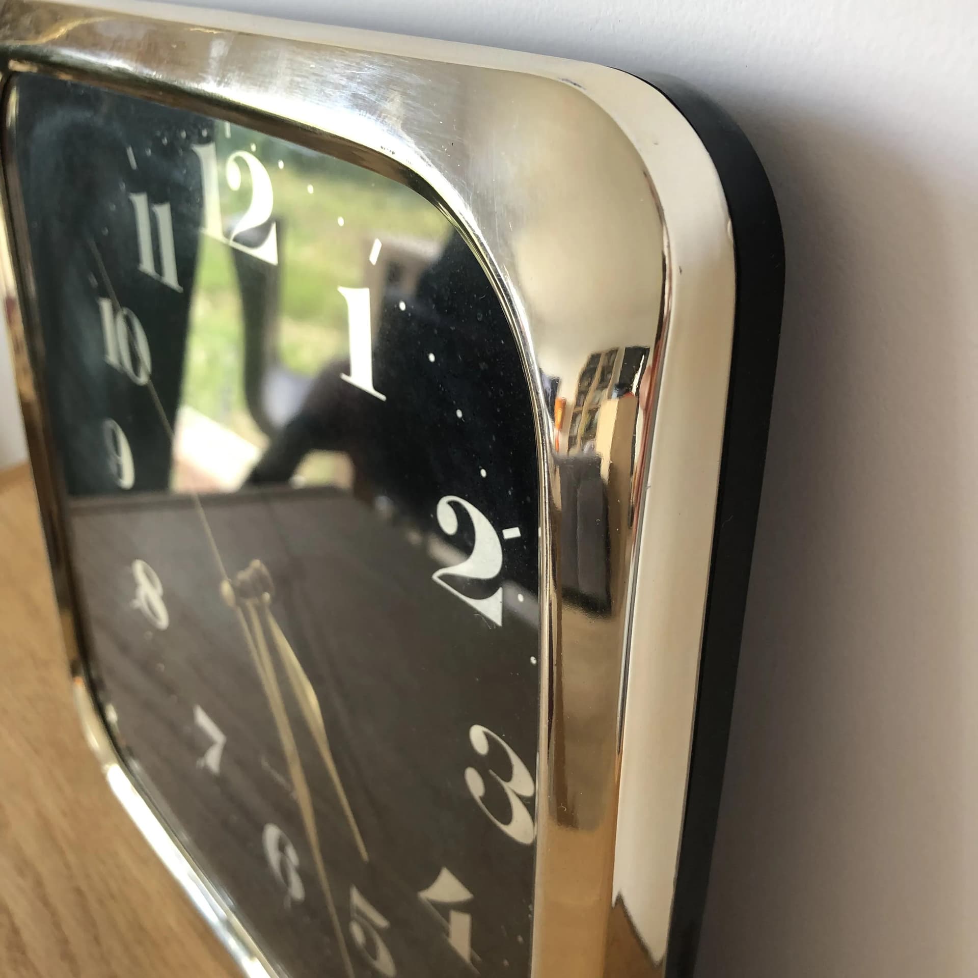 Zegar ścienny modernistyczny, czarny, plastik złoty, Japonia, lata 80. - 21818