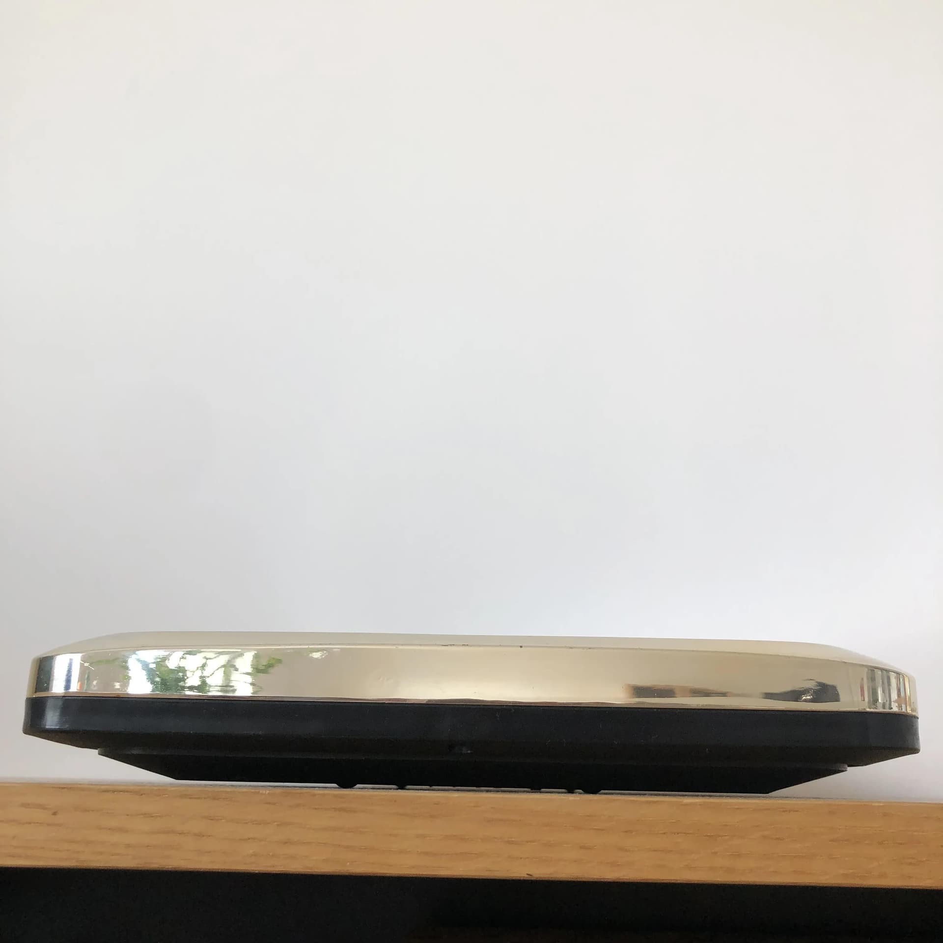 Zegar ścienny modernistyczny, czarny, plastik złoty, Japonia, lata 80. - 21817