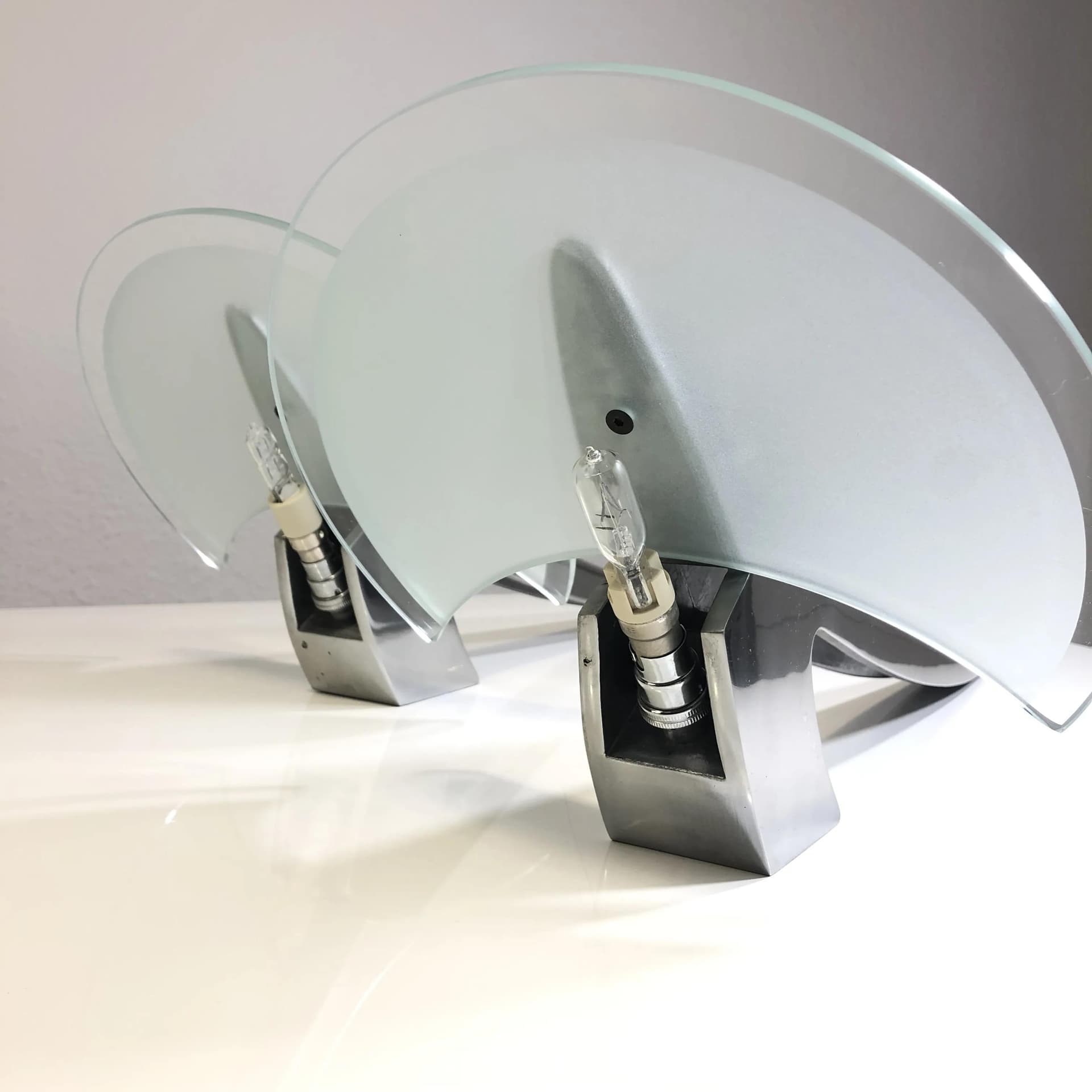 Para kinkietów postmodernistycznych, aluminium polerowane srebrny, Niemcy, lata 80. - 21809