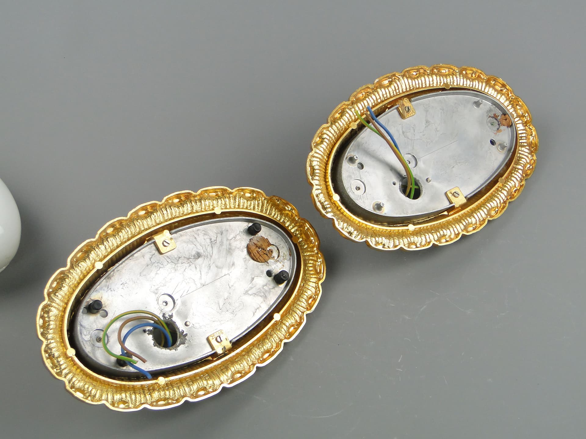 Para plafonów, szkło mlecznobiałe, metal złoty, Limburg, Niemcy, lata 60. - 2312