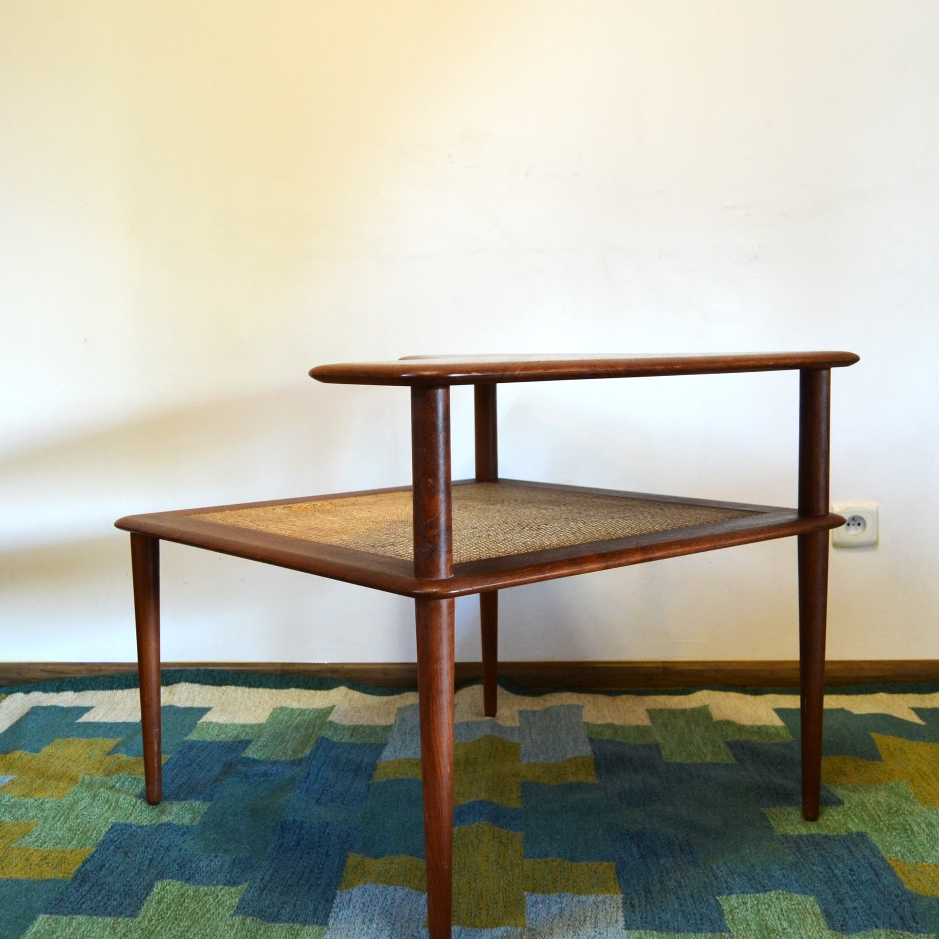 Stolik narożny, teak brązowy, rattan naturalny, proj. P. Hvidt & O. Mølgaard Nielsen, France & Son, Dania, lata 60. - 79204