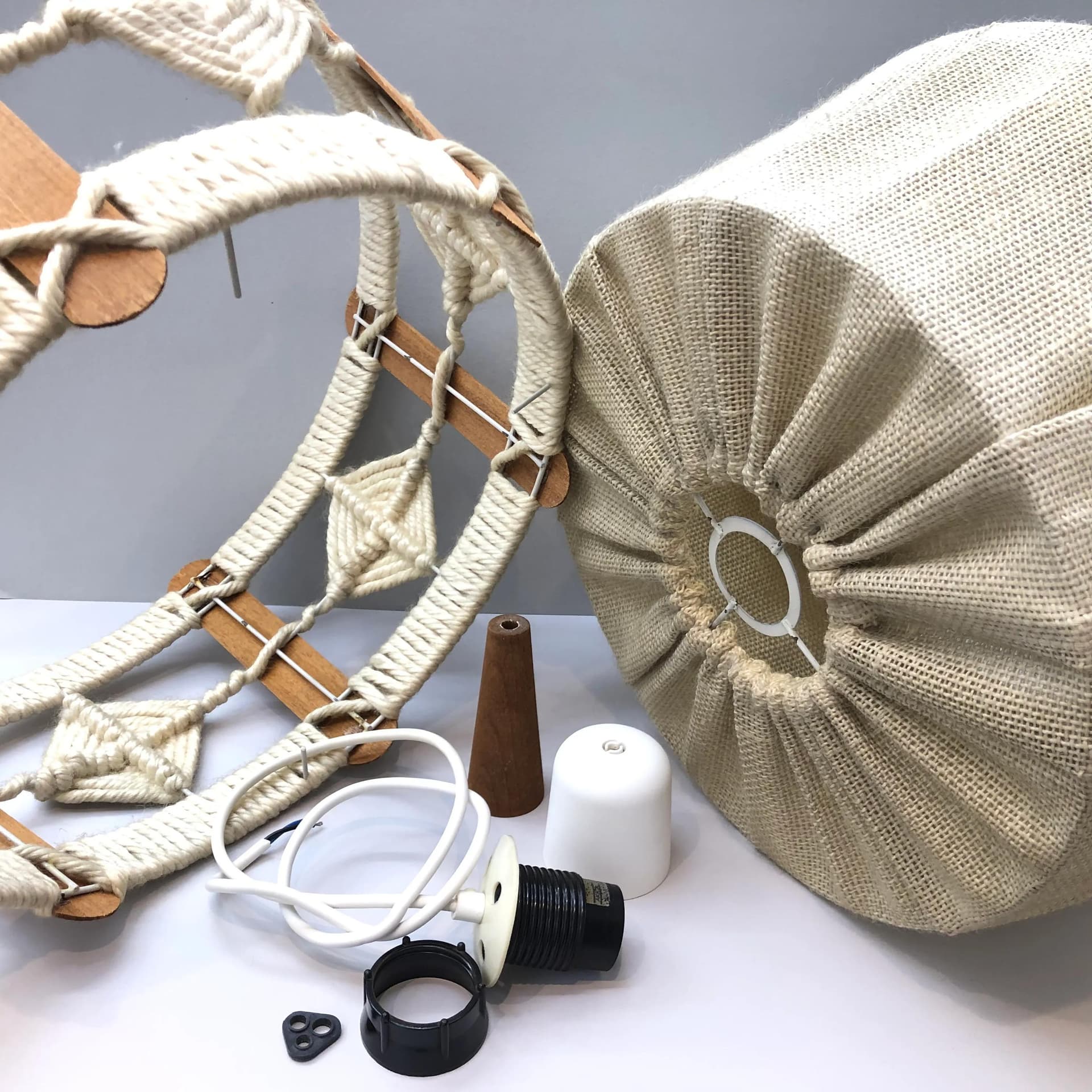 Lampa wisząca Boho, beżowy sznur juta drewno tekowe, Niemcy, lata 70. - 22205