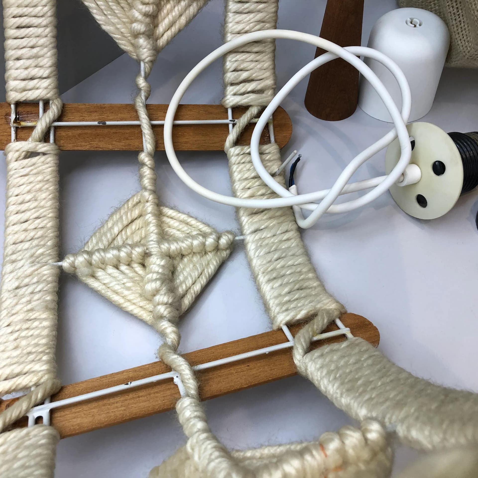 Lampa wisząca Boho, beżowy sznur juta drewno tekowe, Niemcy, lata 70. - 22209