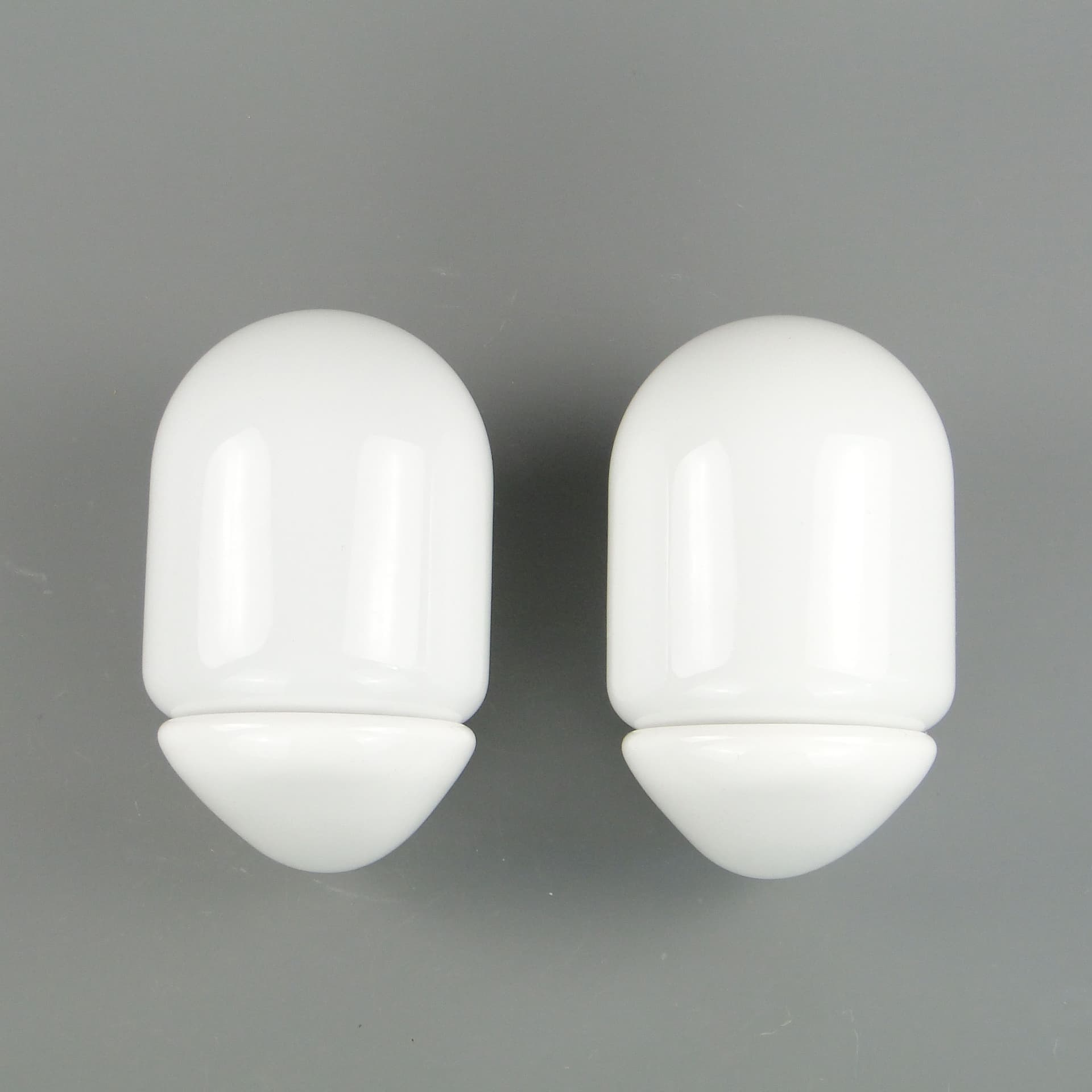 Para kinkietów modernistycznych, ceramika biała, szkło białe, Polska, lata 70. - 2434