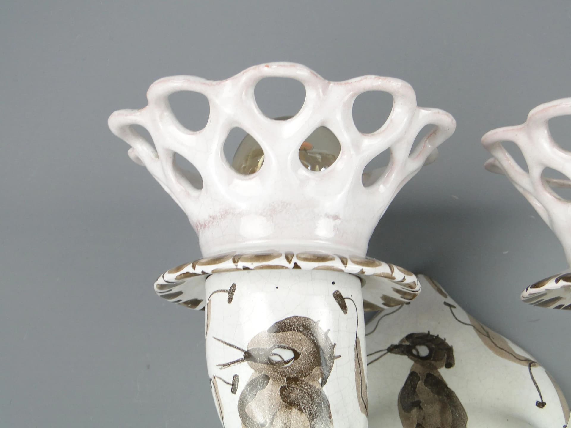 Para kinkietów, fajans ivory white, proj. H. Grześkiewicz, L. Grześkiewicz, Włocławek, Polska, lata 50. - 22531