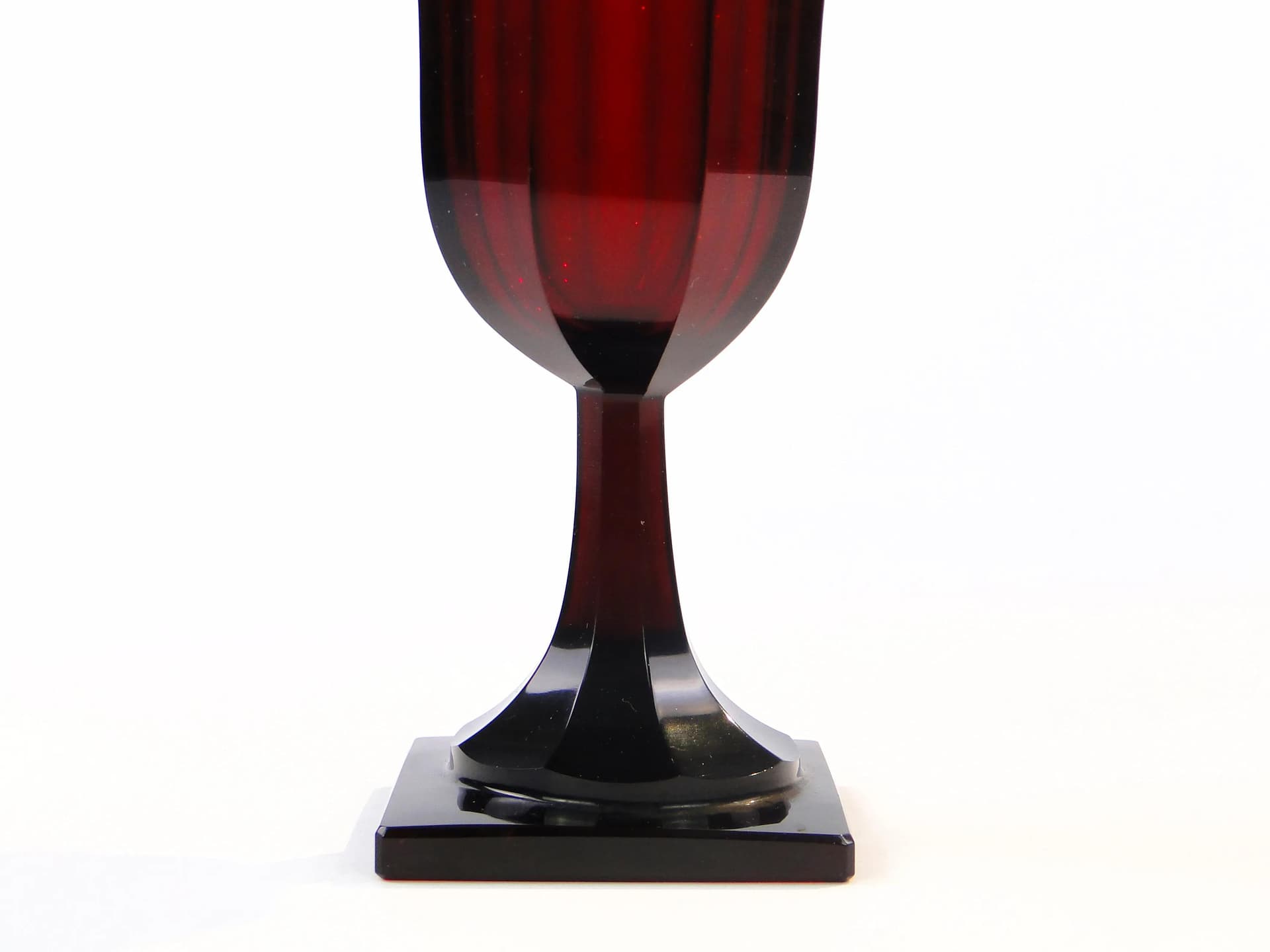 Wazon pucharowy, rubinowy, kryształ, Polska, lata 40. - 22898