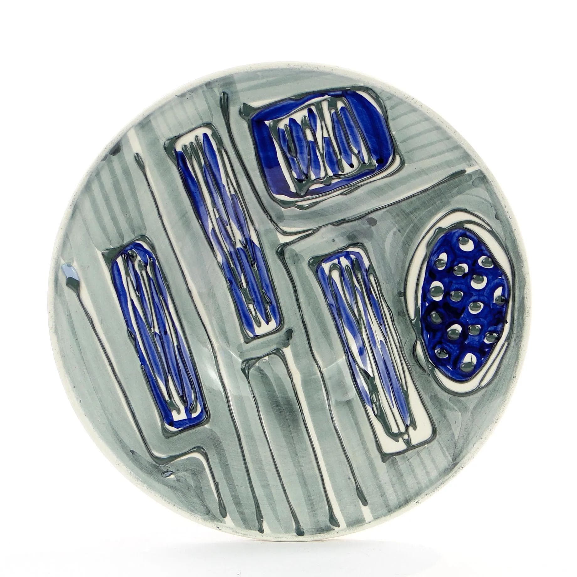 Szara fajansowa patera dekoracyjna kapelusz z wypukłą dekoracją kobaltową, proj. Instytut Wzornictwa Przemysłowego dla Włocławka, Polska, lata 50. - 23303