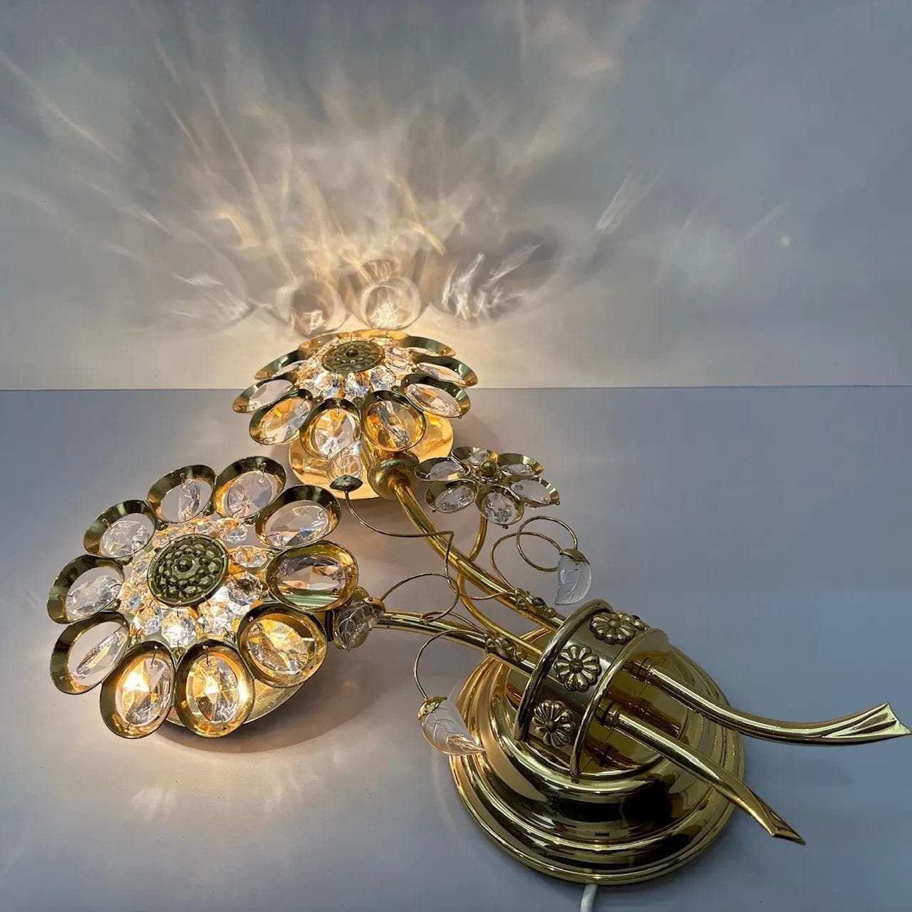 Kinkiet floralny, Palwa, kryształ złocony mosiądz, Niemcy, lata 70. - 23211