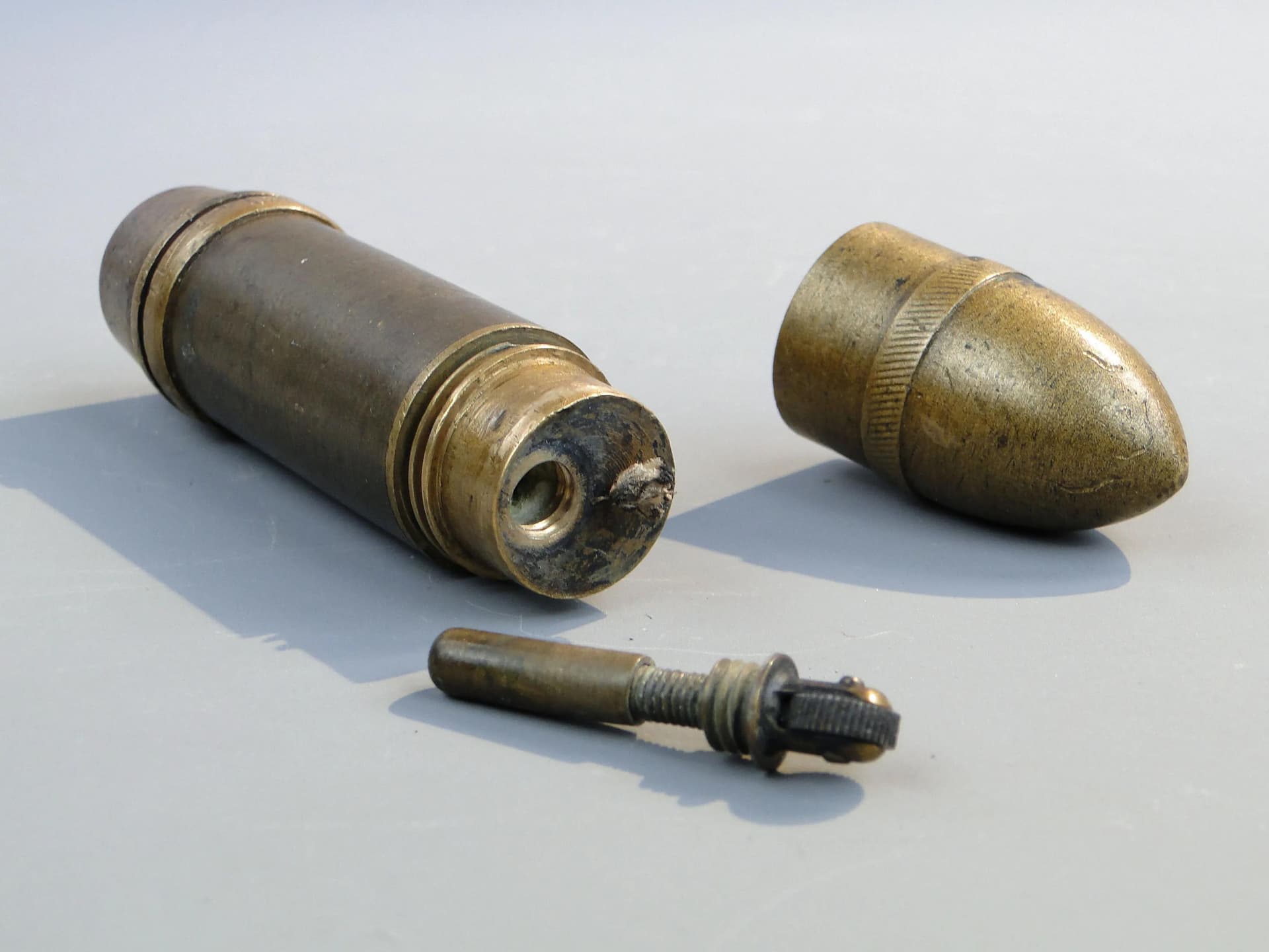 Zapalniczka benzynowa, forma pocisku, miedziany brąz, Polska, początek XX w. - 23637