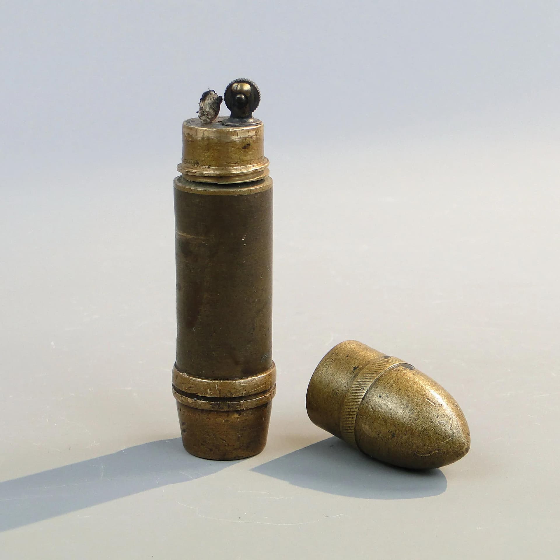 Zapalniczka benzynowa, forma pocisku, miedziany brąz, Polska, początek XX w. - 23635