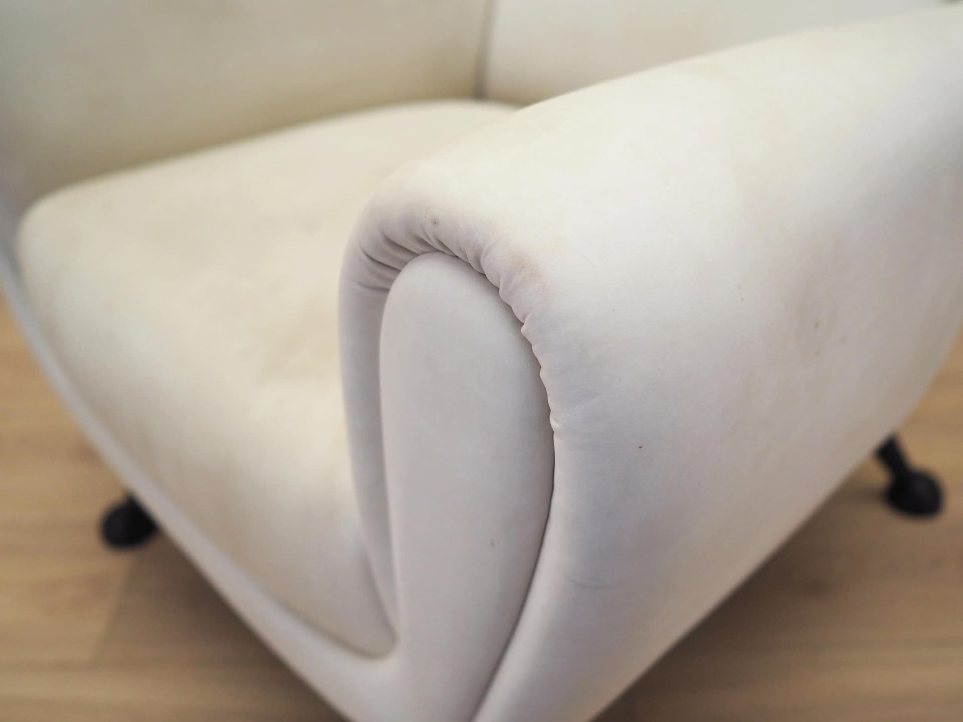 Lounge armchair, ivory white leather, black metal, Italy, 1980s. - 23665