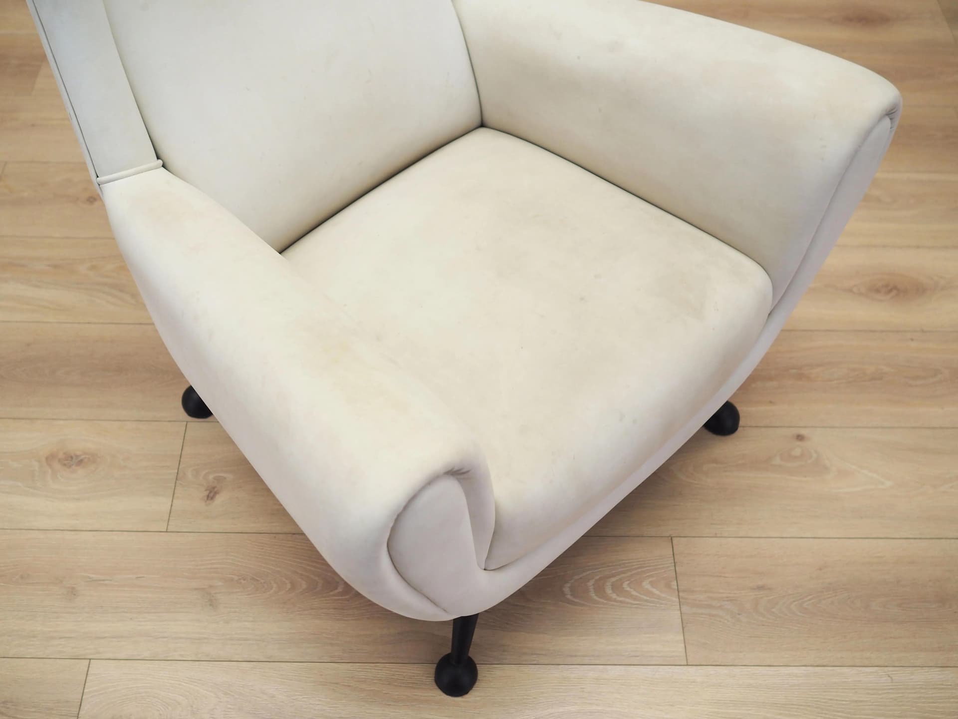 Lounge armchair, ivory white leather, black metal, Italy, 1980s. - 23660