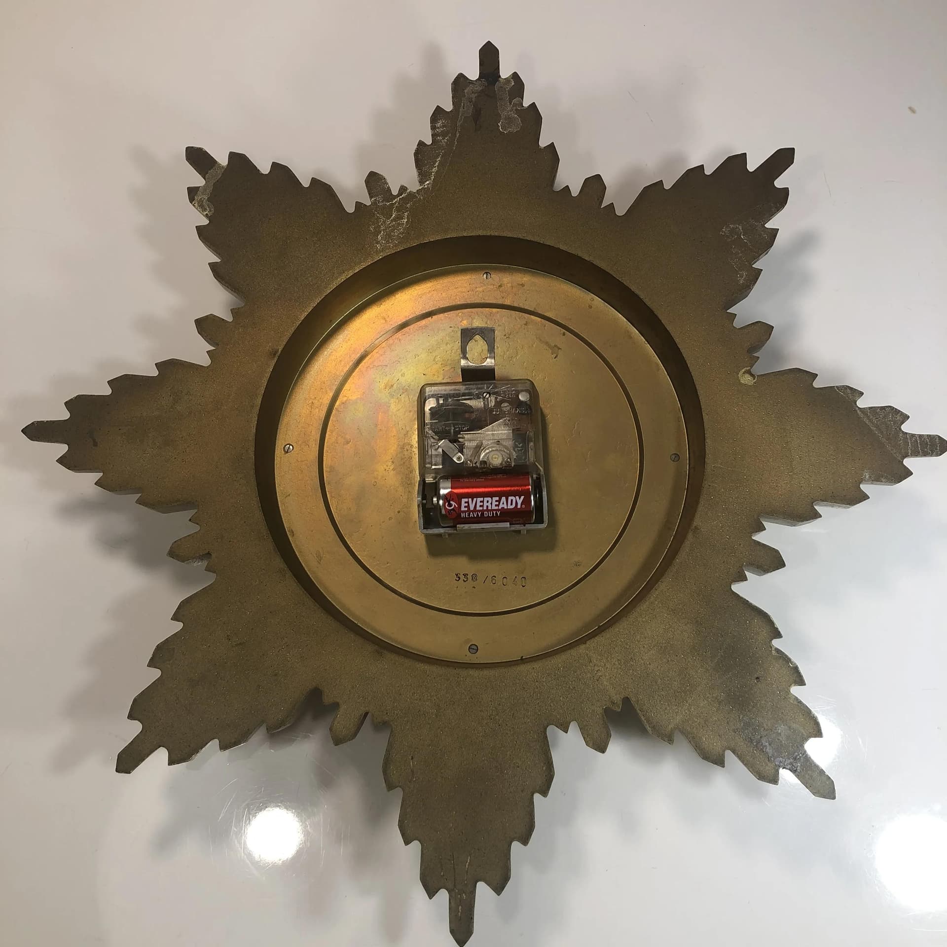 Zegar ścienny starburst, złoty, tworzywo, Junghans, Niemcy, lata 70. - 23940