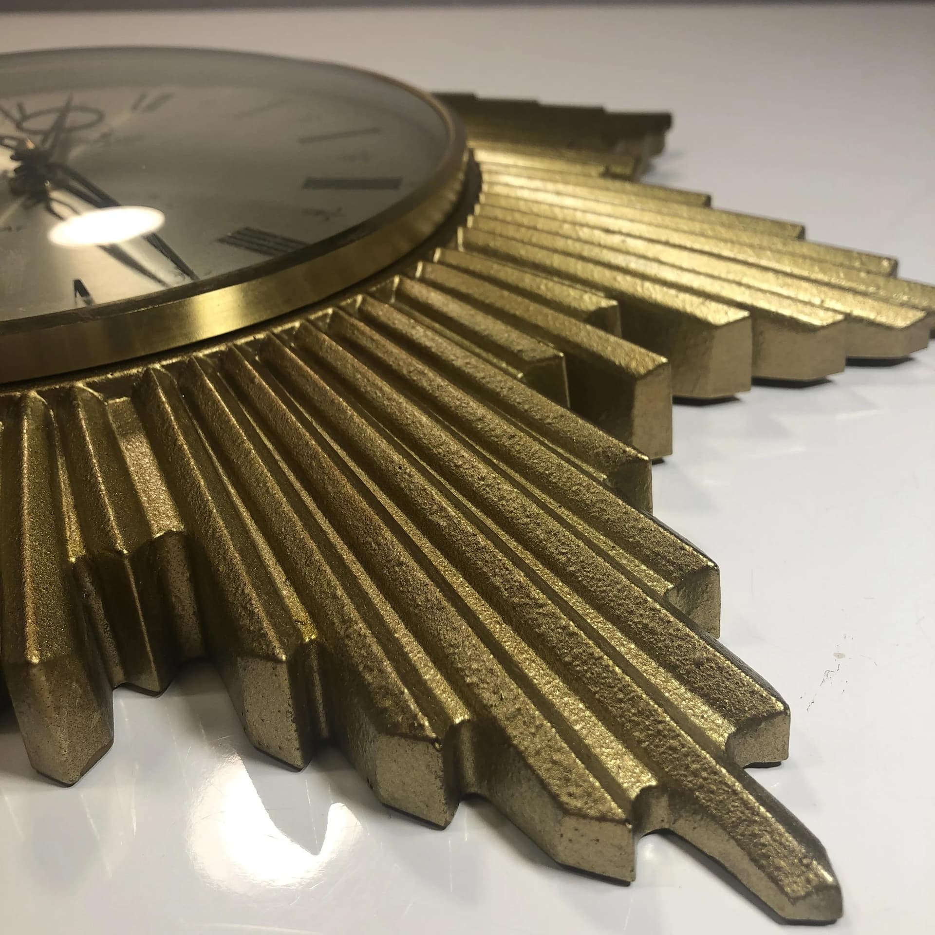 Zegar ścienny starburst, złoty, tworzywo, Junghans, Niemcy, lata 70. - 23945