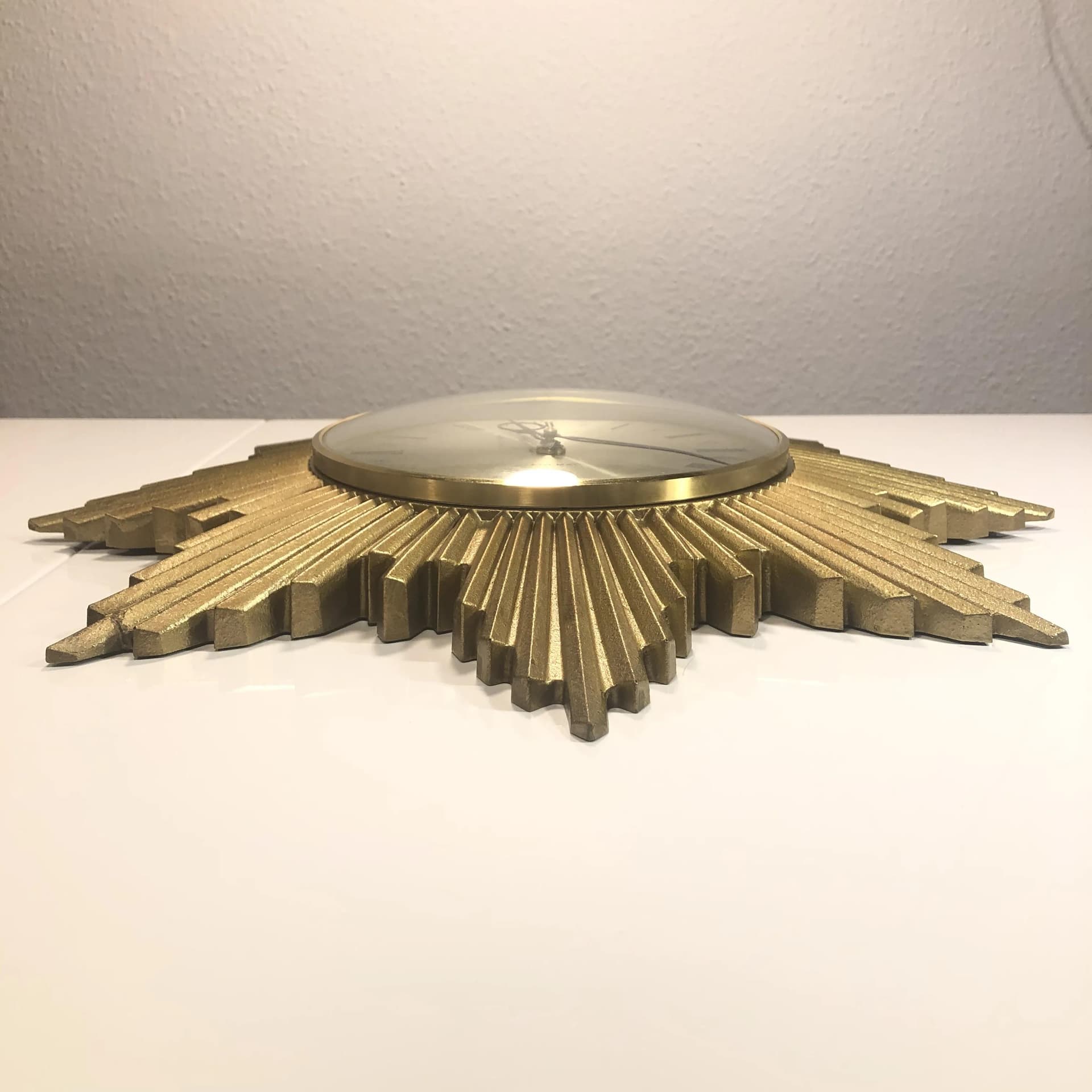 Zegar ścienny starburst, złoty, tworzywo, Junghans, Niemcy, lata 70. - 23942