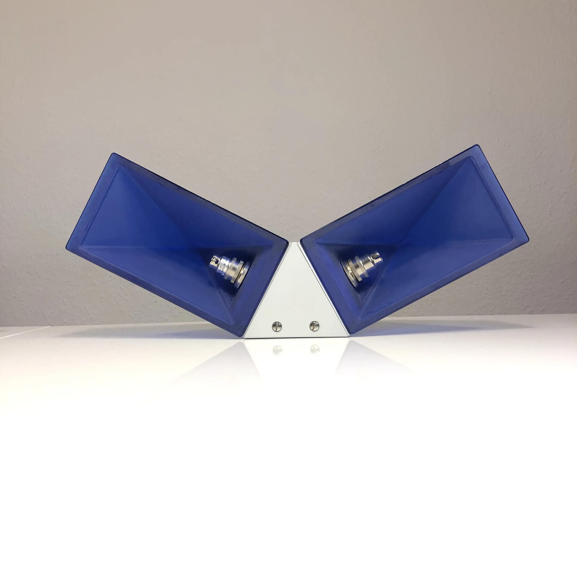 Para kinkietów geometrycznych, niebieski biały, metal, Peill & Putzler, Niemcy, lata 80. - 23913