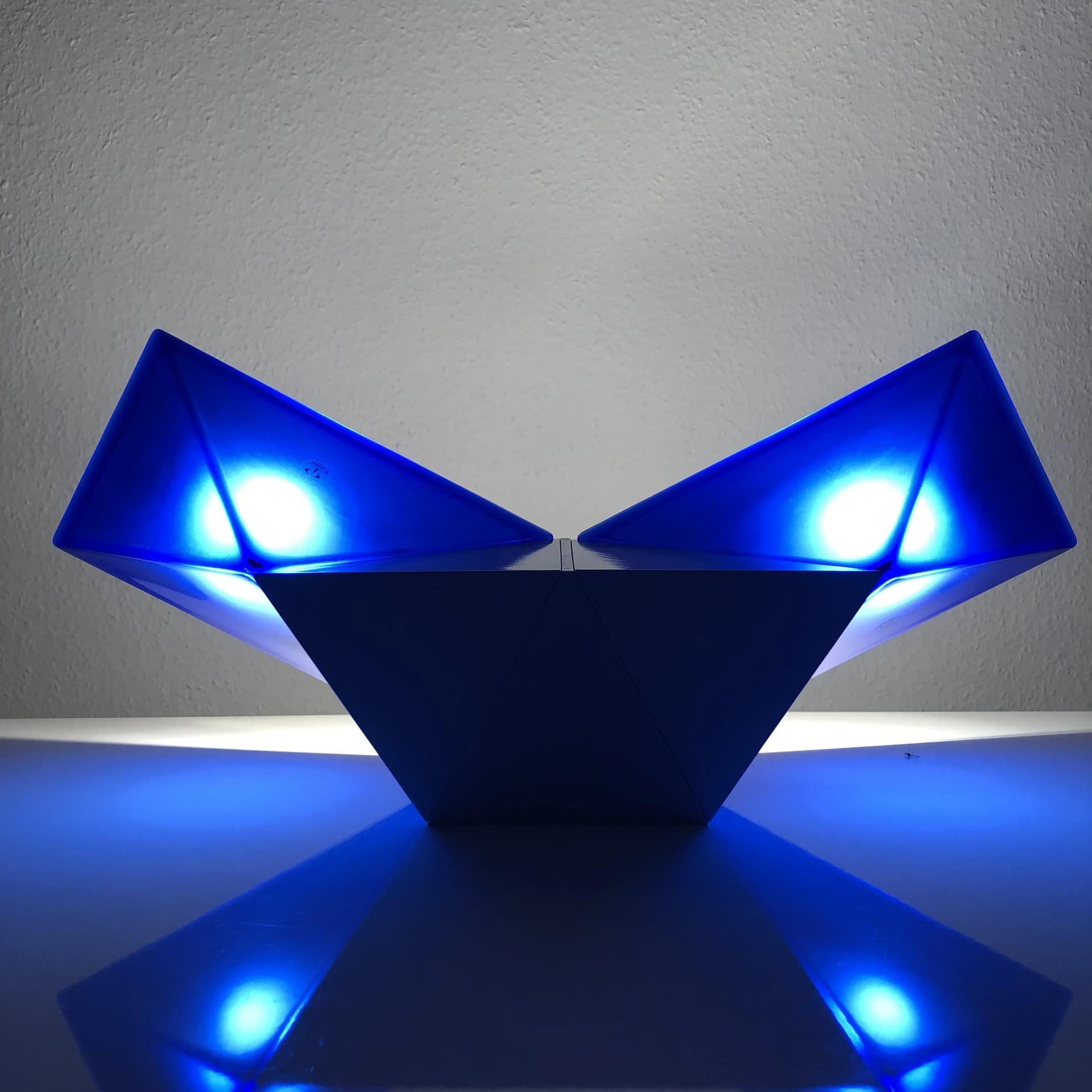 Para kinkietów geometrycznych, niebieski biały, metal, Peill & Putzler, Niemcy, lata 80. - 23917