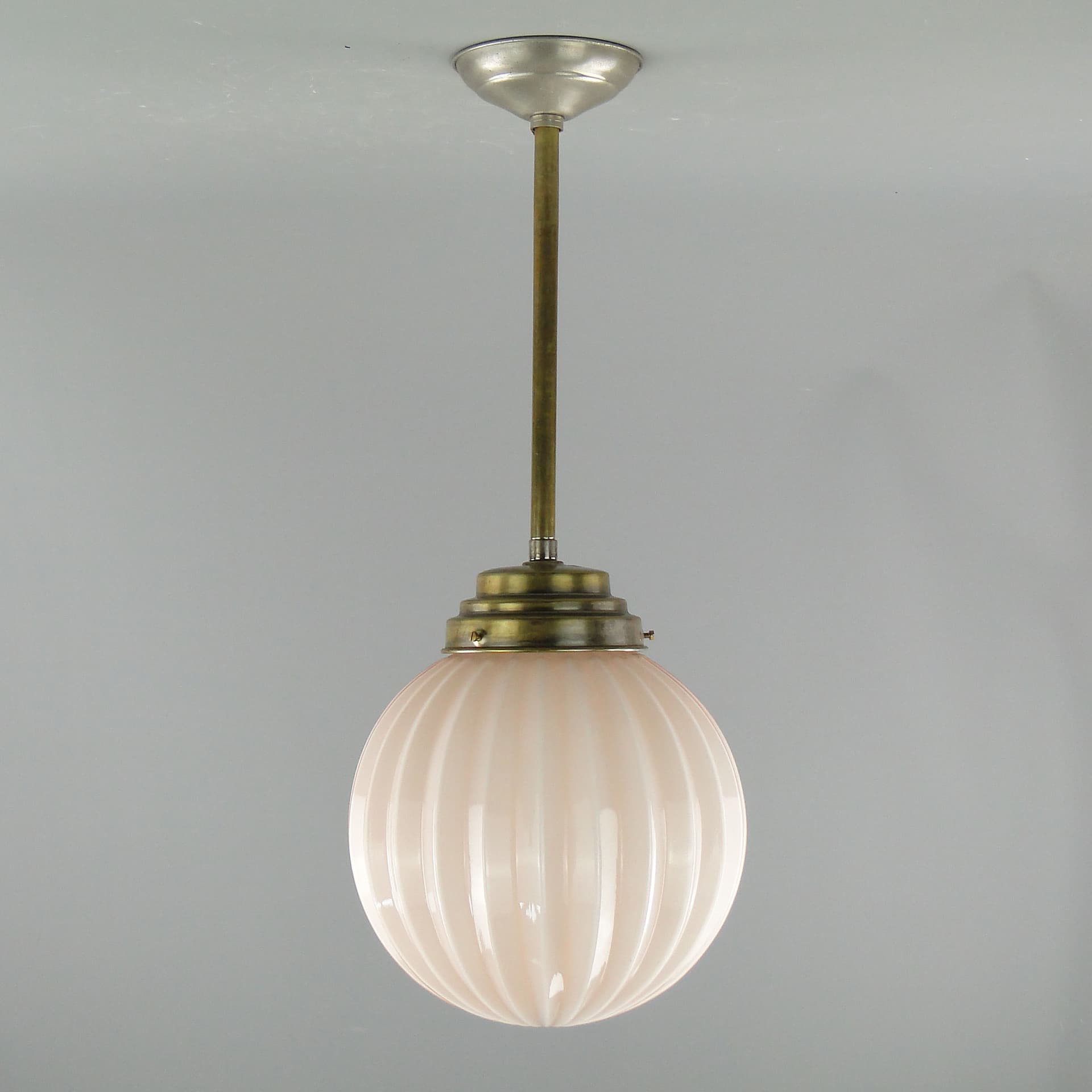 Lampa wisząca Art déco, szkło ivory white, Polska, lata 20. - 2559