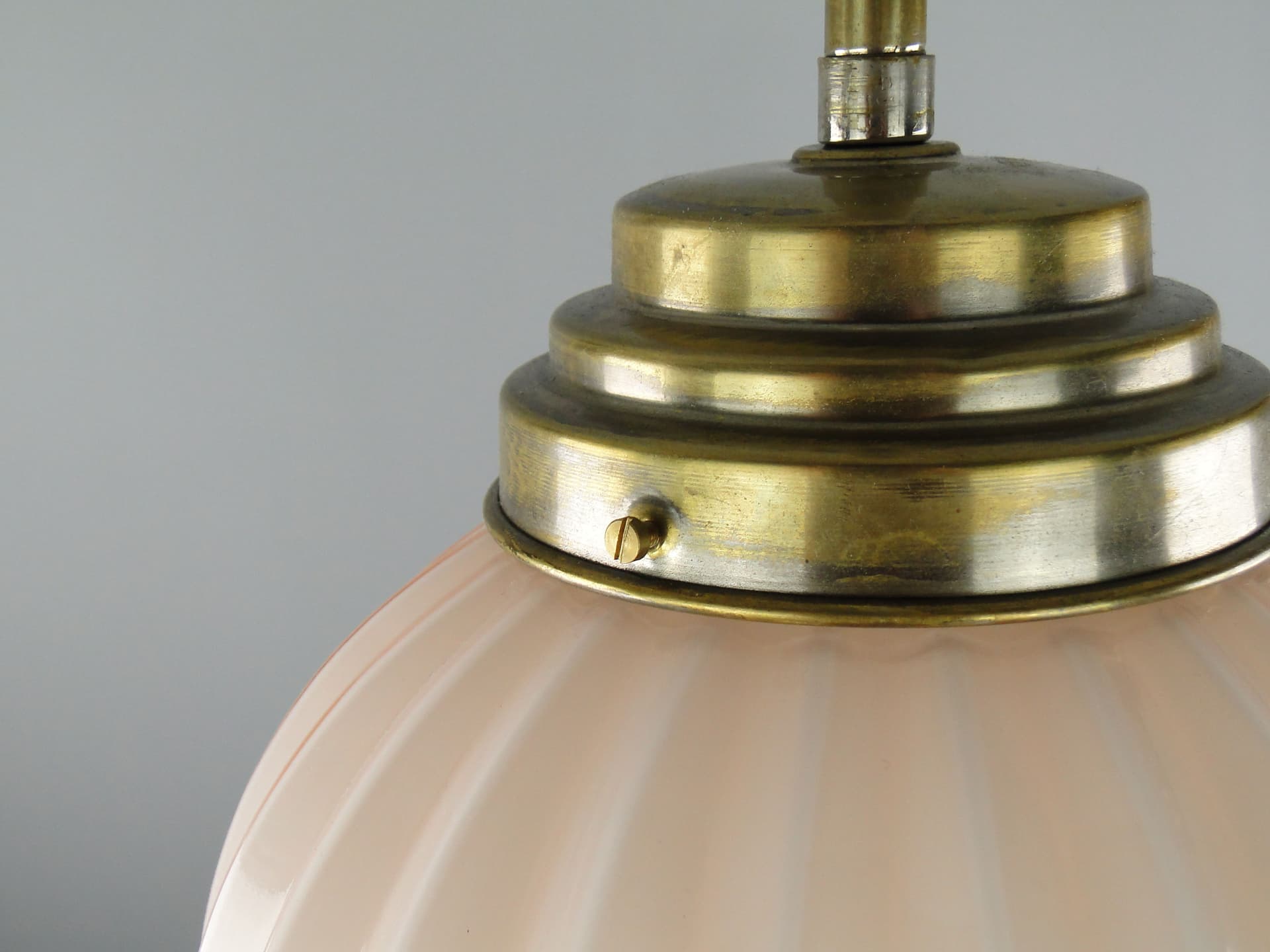 Lampa wisząca Art déco, szkło ivory white, Polska, lata 20. - 2562