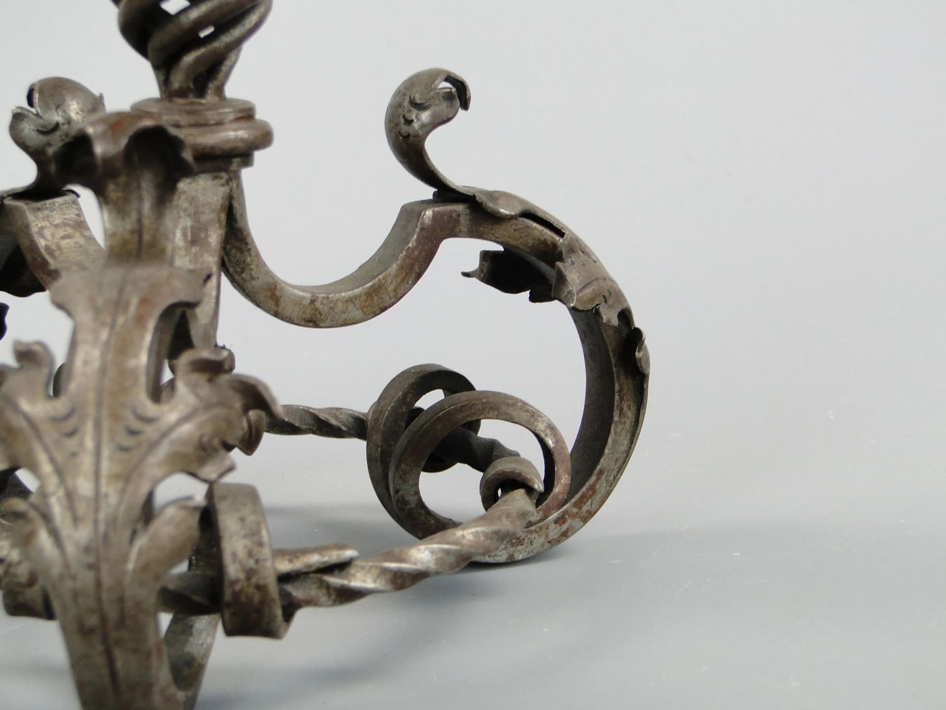 Świecznik secesyjny, srebrny, metal, Polska, początek XX w. - 24227