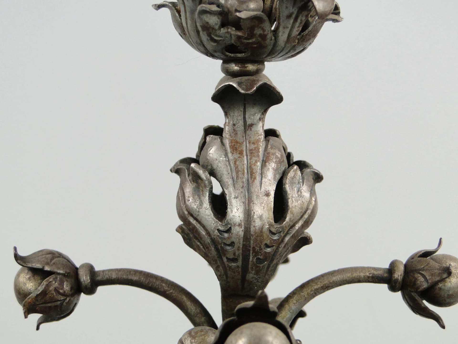 Świecznik secesyjny, srebrny, metal, Polska, początek XX w. - 24222