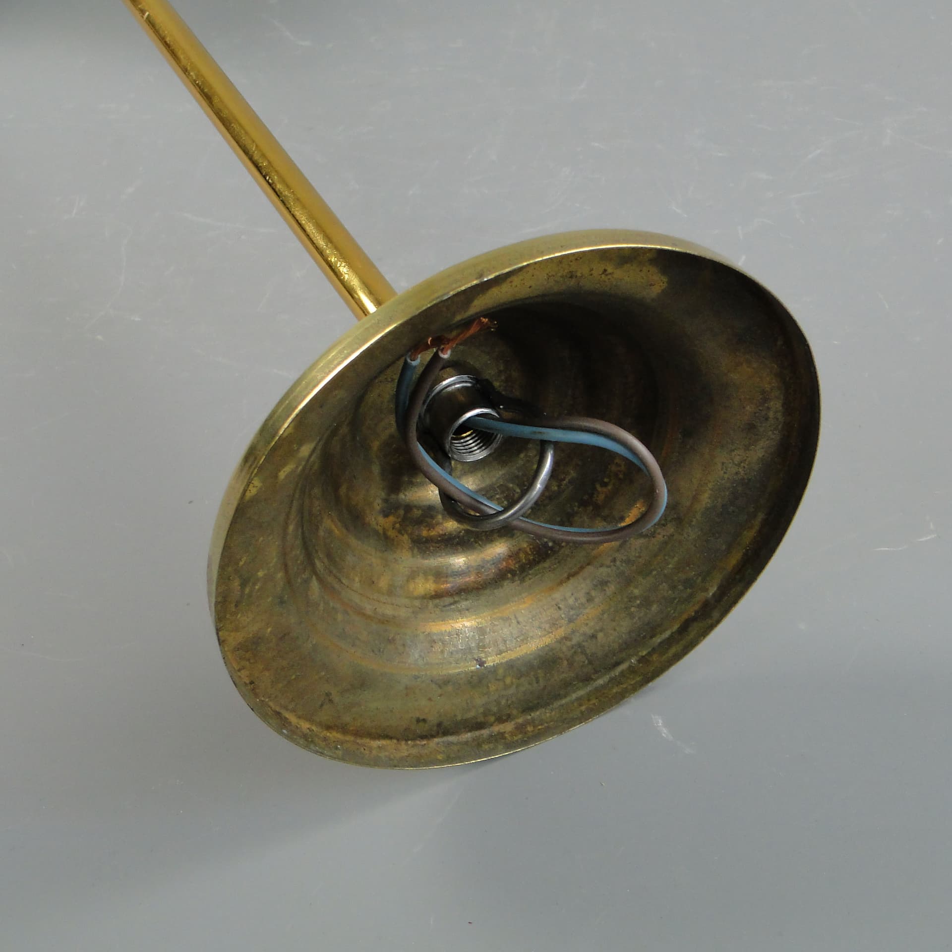 Lampa wisząca Art Deco, szkło białe, mosiądz, Polska, lata 20. - 2577