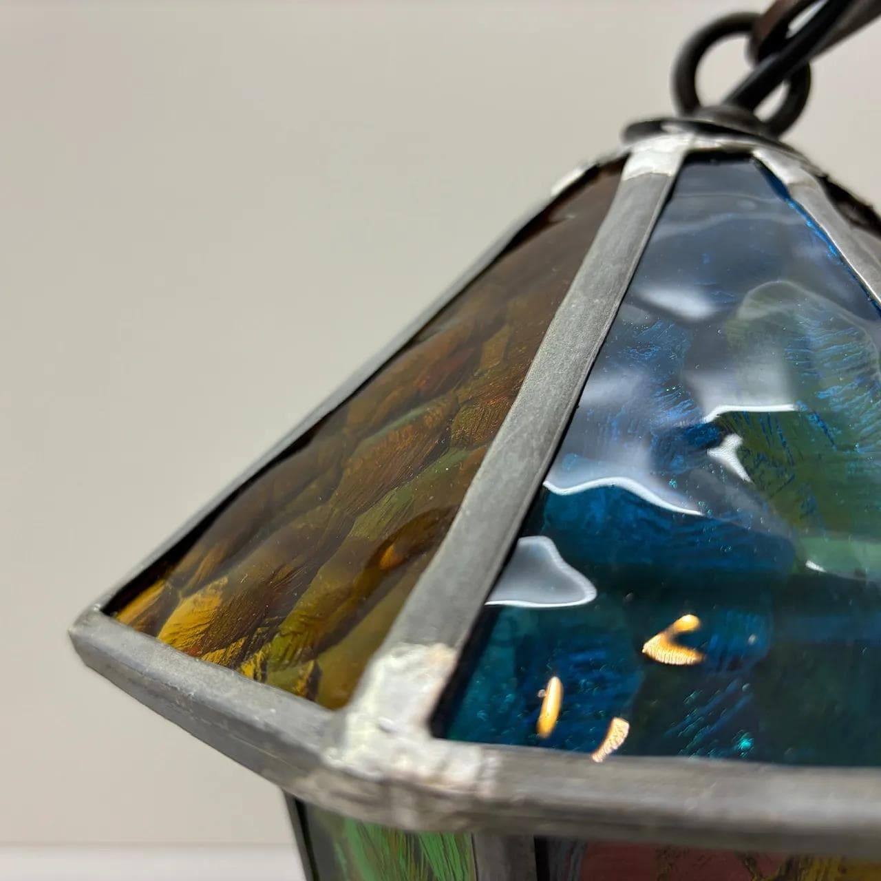 Lampa wisząca witrażowa, multikolor, szkło, metal, bakelit, Dania, lata 70. - 24141