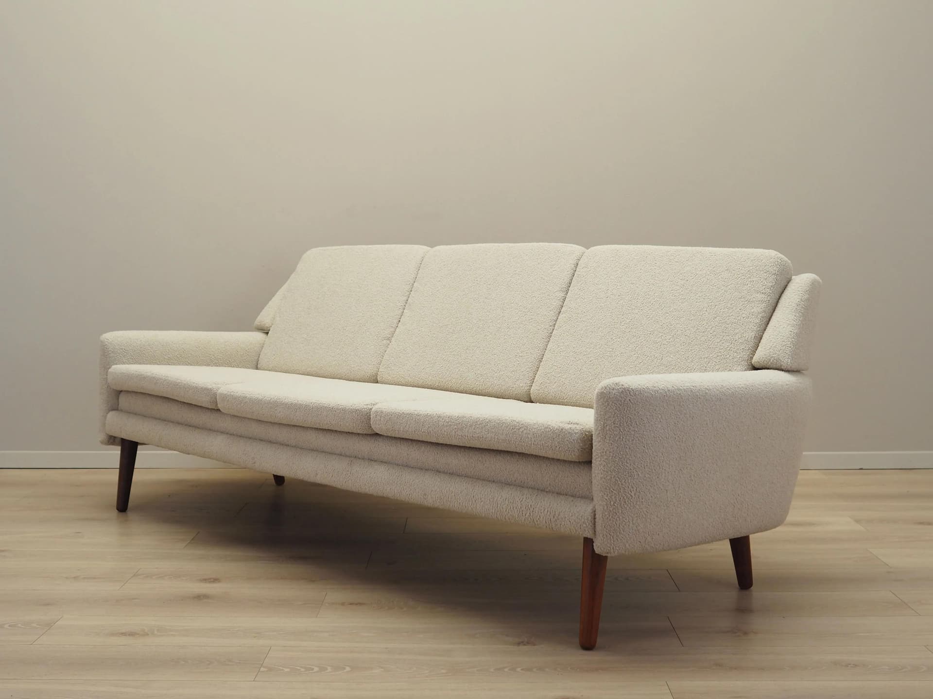 Sofa, beżowa boucle, palisander, Dania, lata 70. - 24240