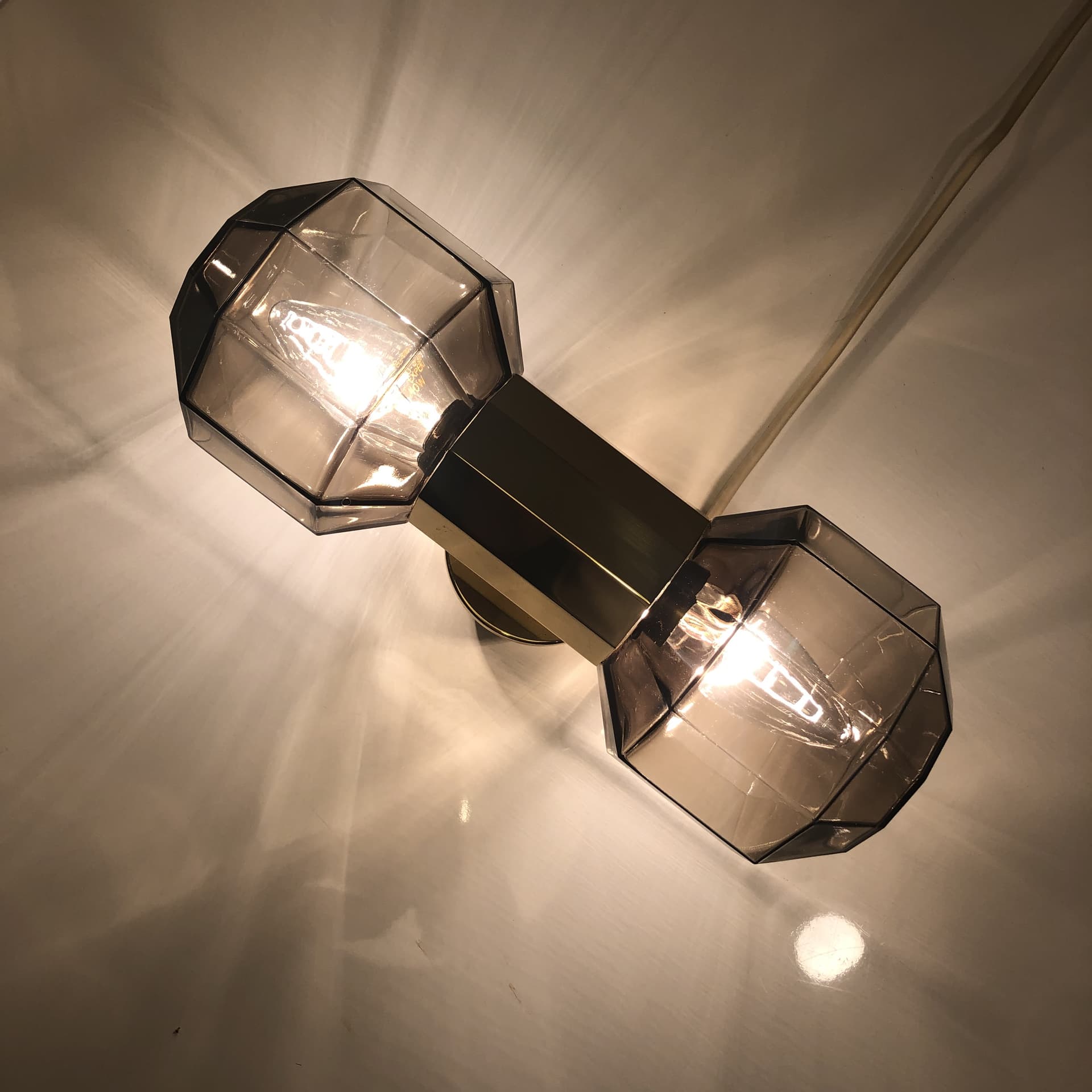 Kinkiet Up&Down, szkło grafitowe, mosiądz, Niemcy, lata 70. - 24431