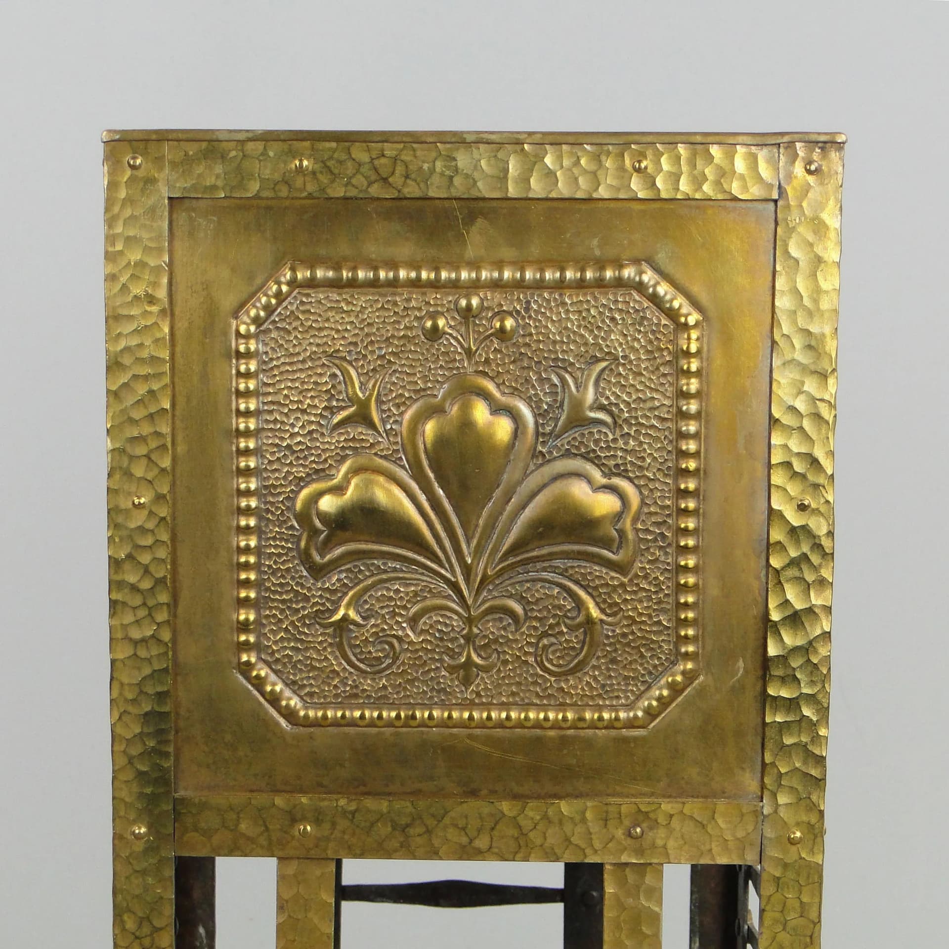 Plant Stand Art Nouveau, golden brass, Austria, early 20th c. - 24999