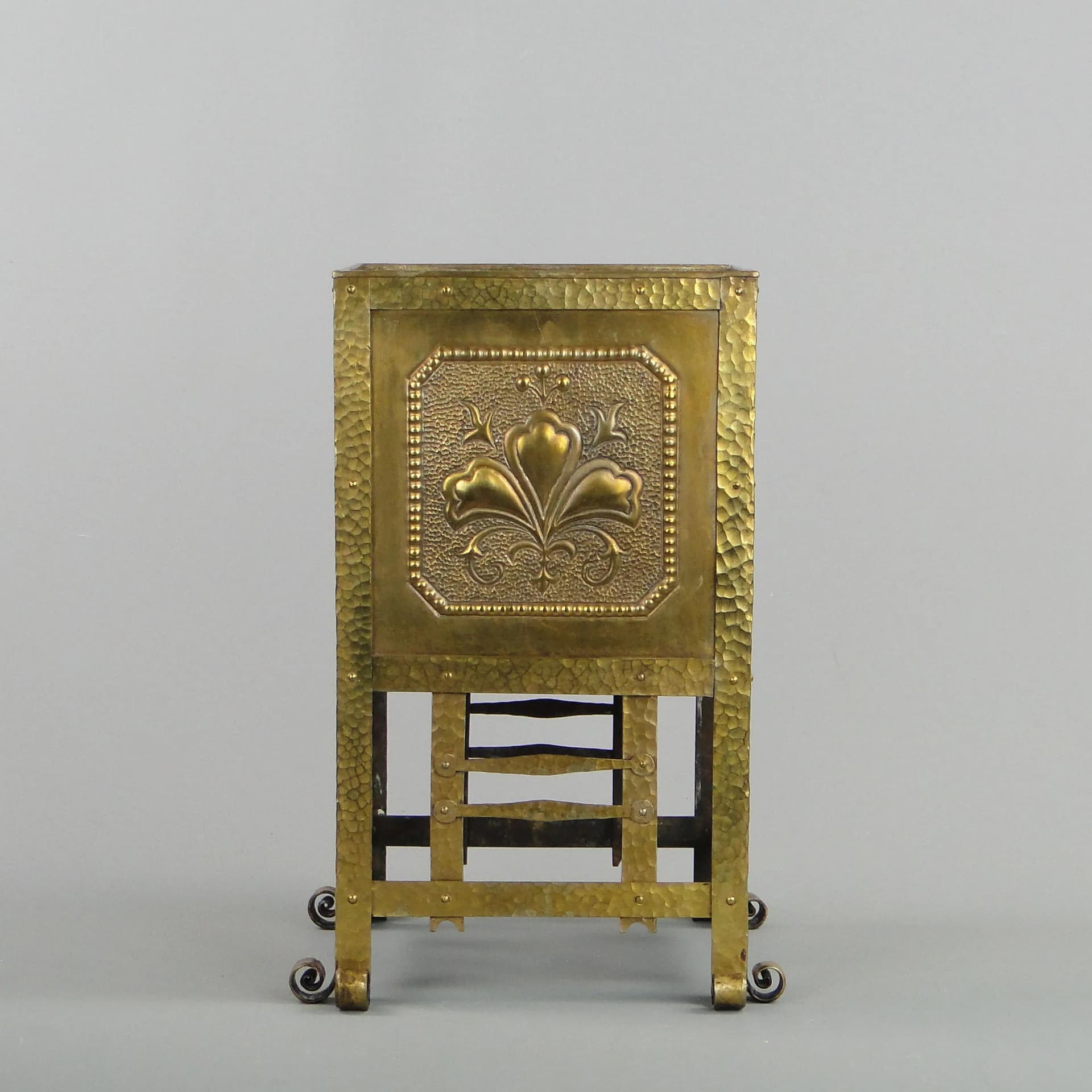 Plant Stand Art Nouveau, golden brass, Austria, early 20th c. - 24998