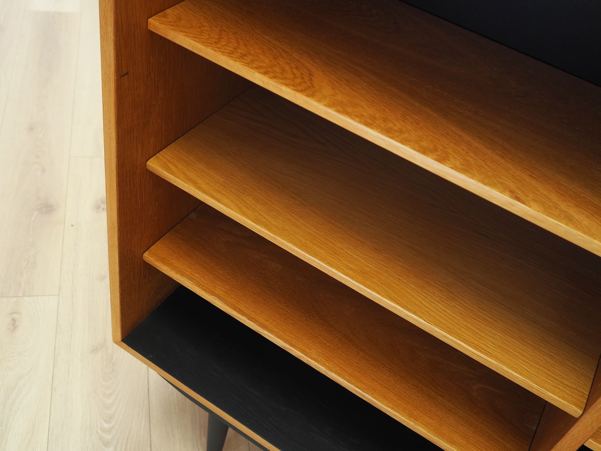 Bookshelf, yellow ash, black wood, by B. Mogensen, Sweden, 1960s. - 66324