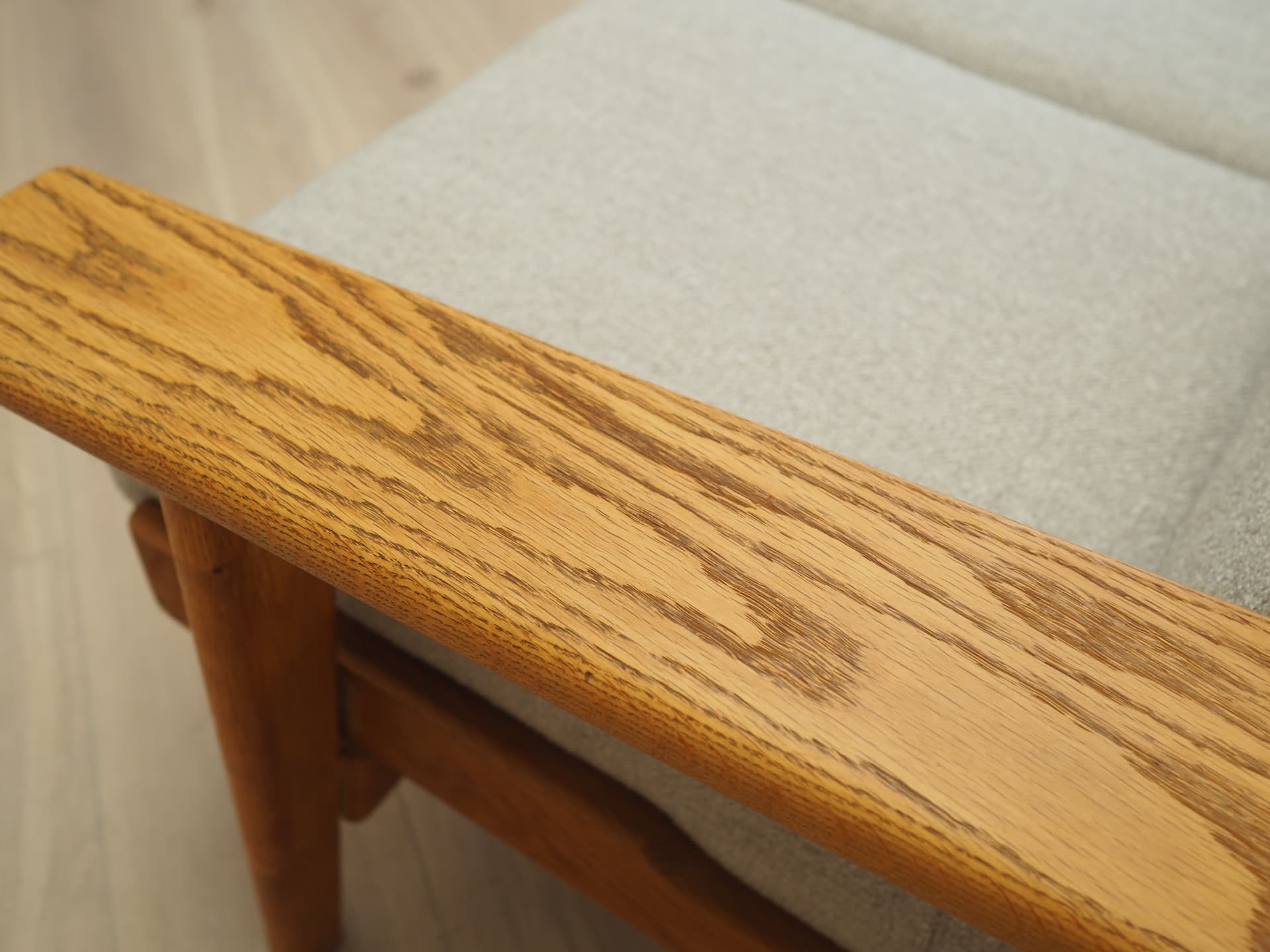 Sofa GE-290, boucle beżowy, dąb, proj. H.J. Wegner, Getama, Dania, lata 60. - 66312