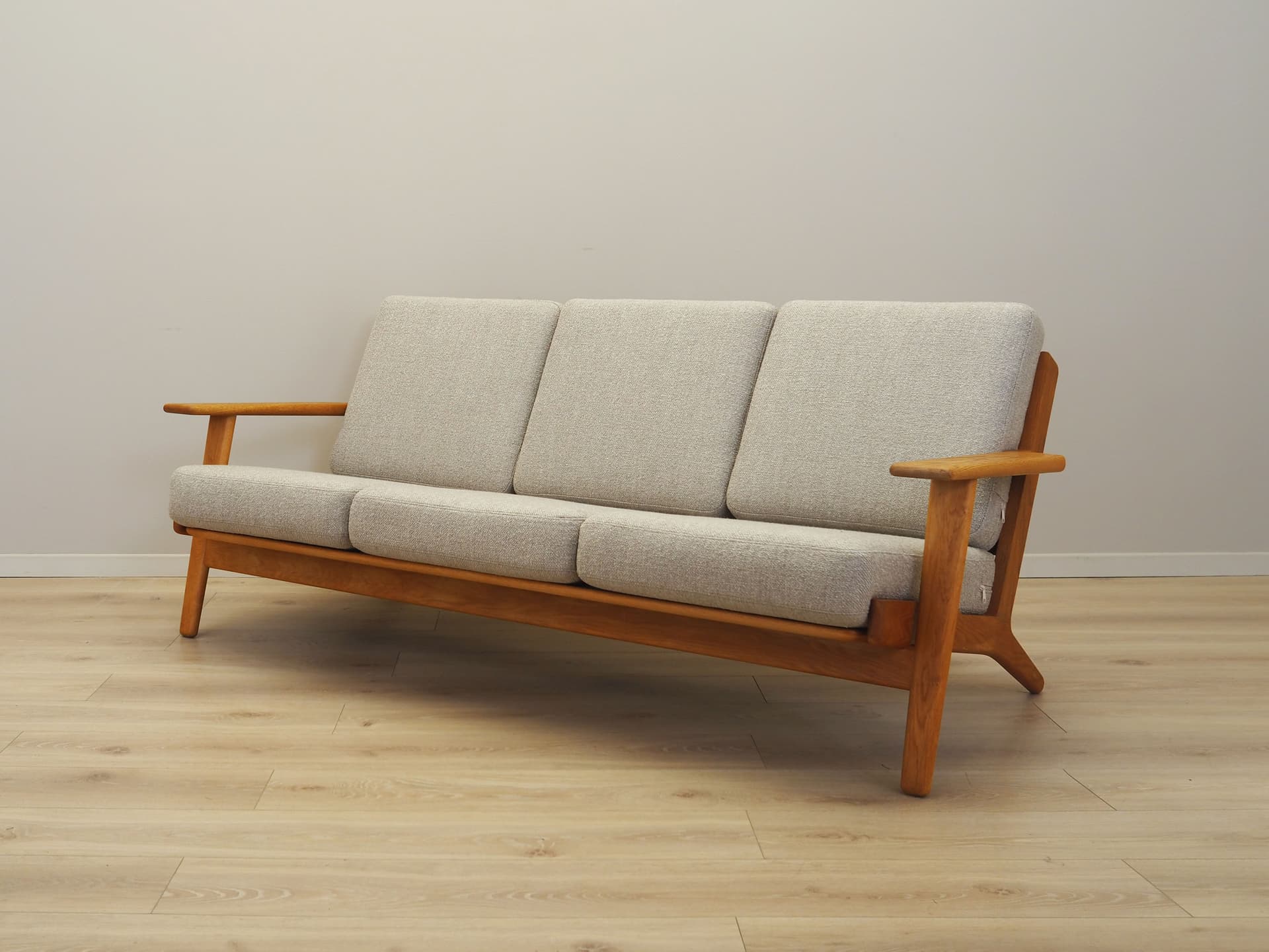 Sofa GE-290, boucle beżowy, dąb, proj. H.J. Wegner, Getama, Dania, lata 60. - 66310