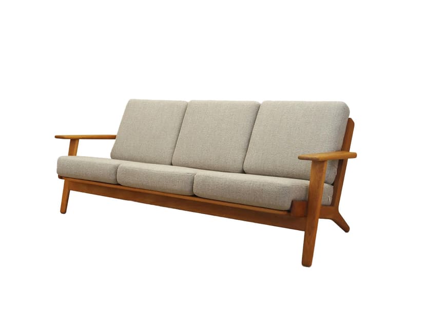 Sofa GE-290, boucle beżowy, dąb, proj. H.J. Wegner, Getama, Dania, lata 60.